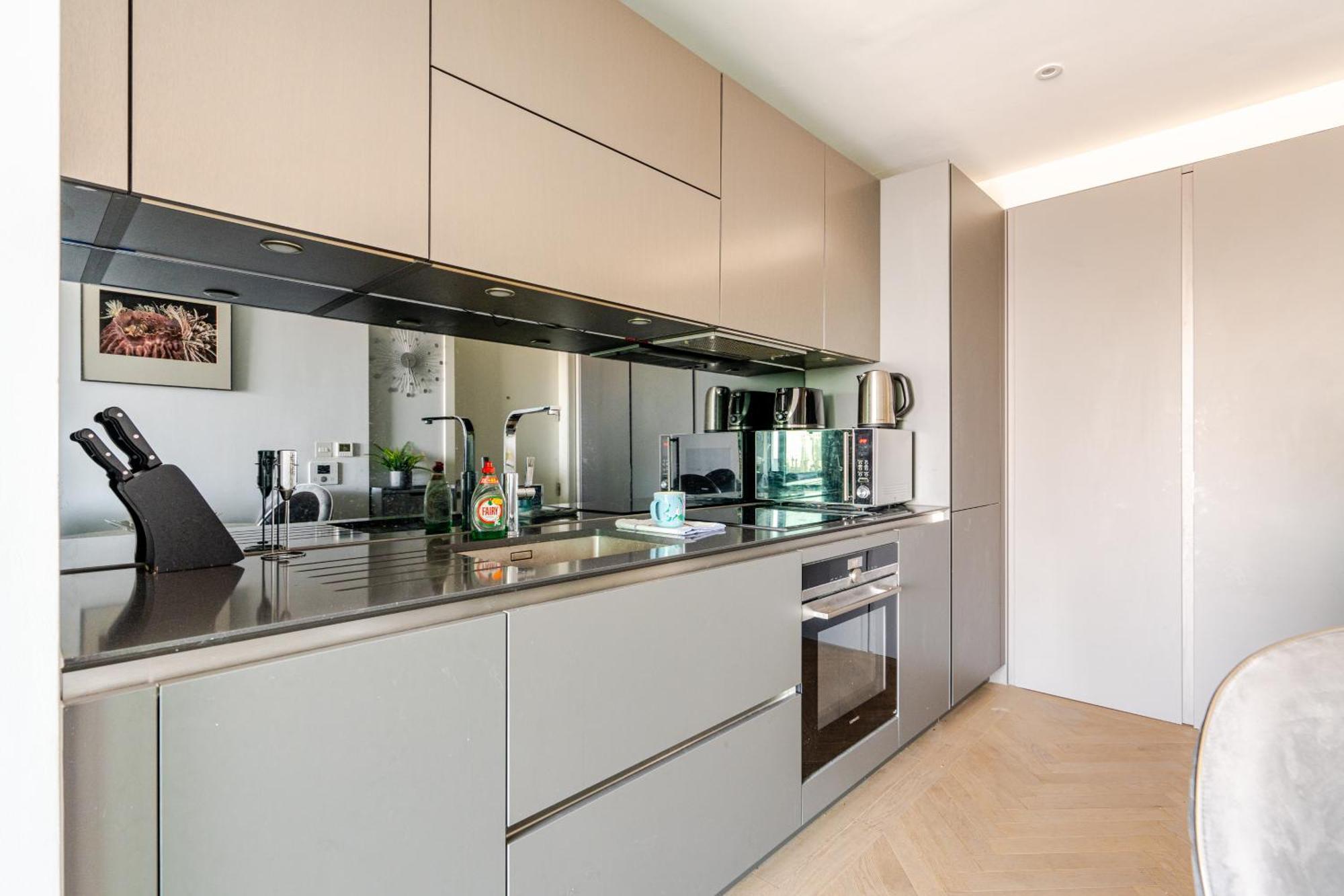 Stunning View Large 1 Bed * London