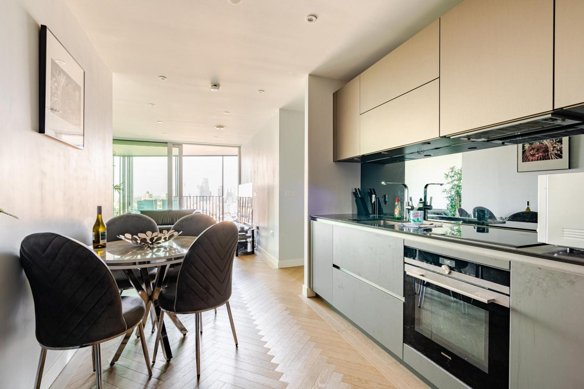 Stunning View Large 1 Bed Apartment *