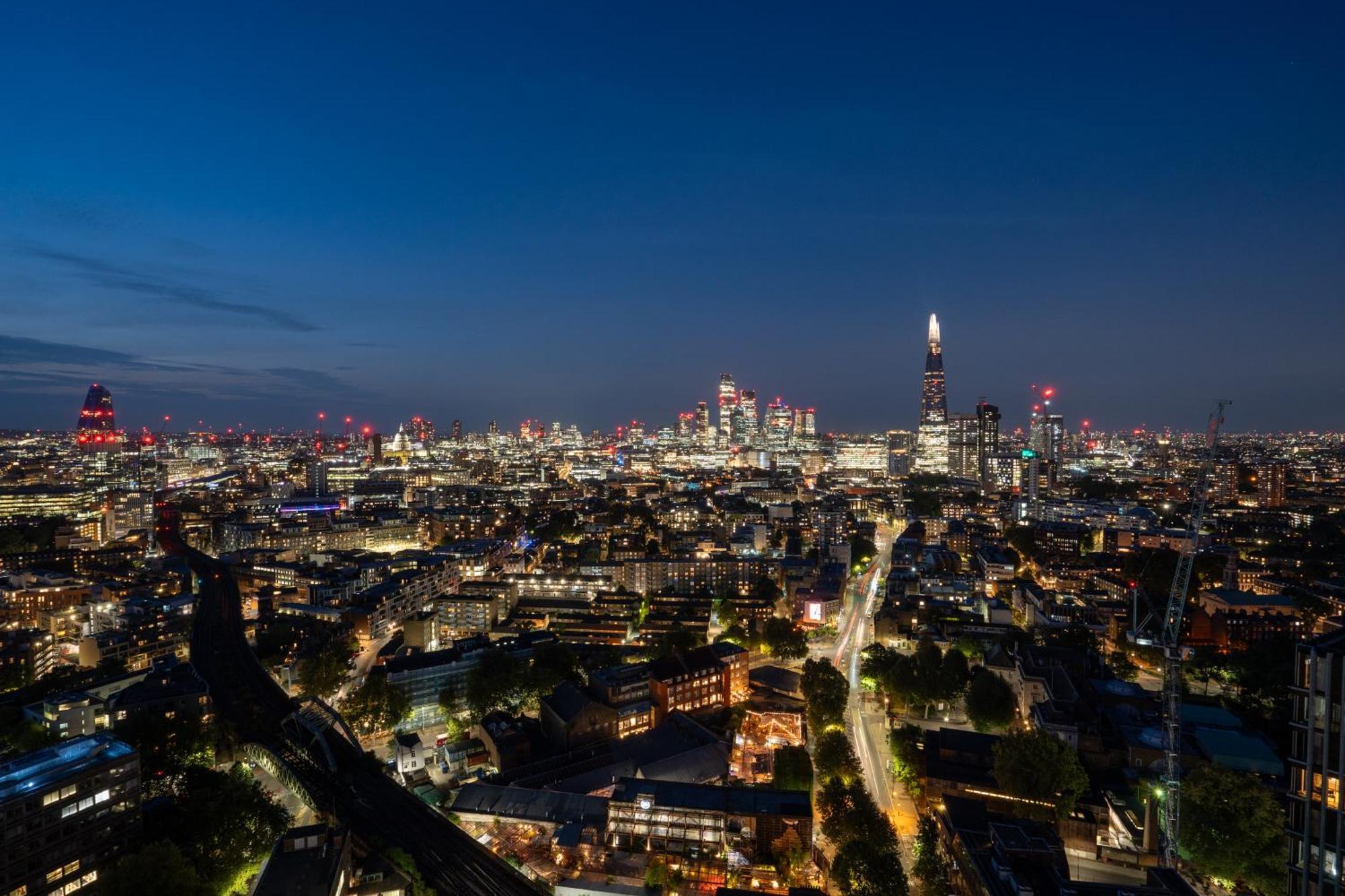 Stunning View Large 1 Bed Apartment London
