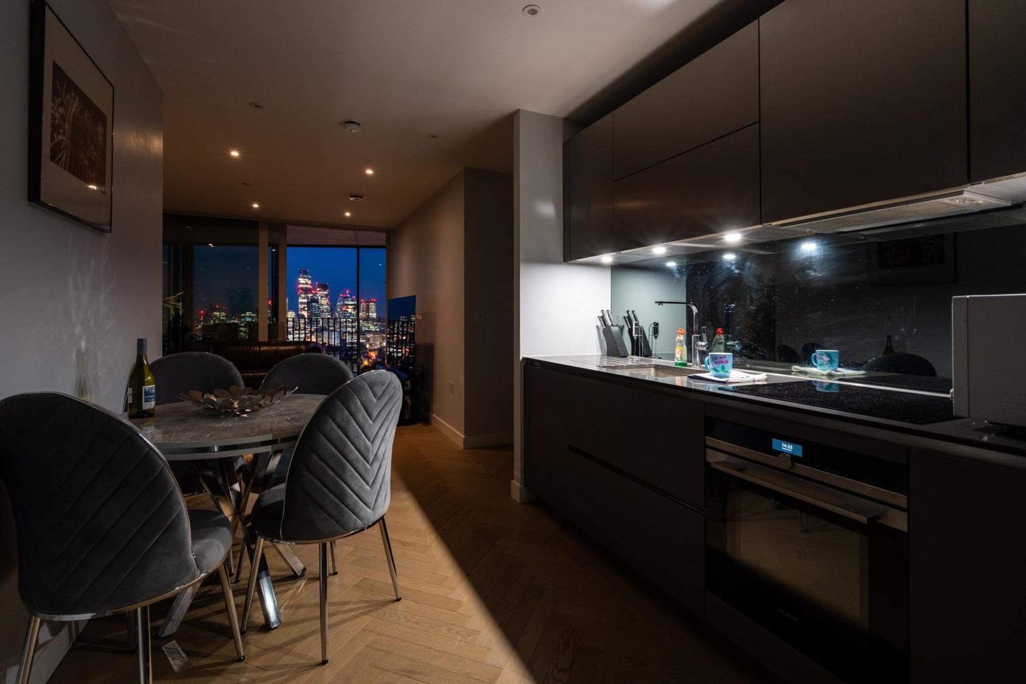 Stunning View Large 1 Bed Apartment *