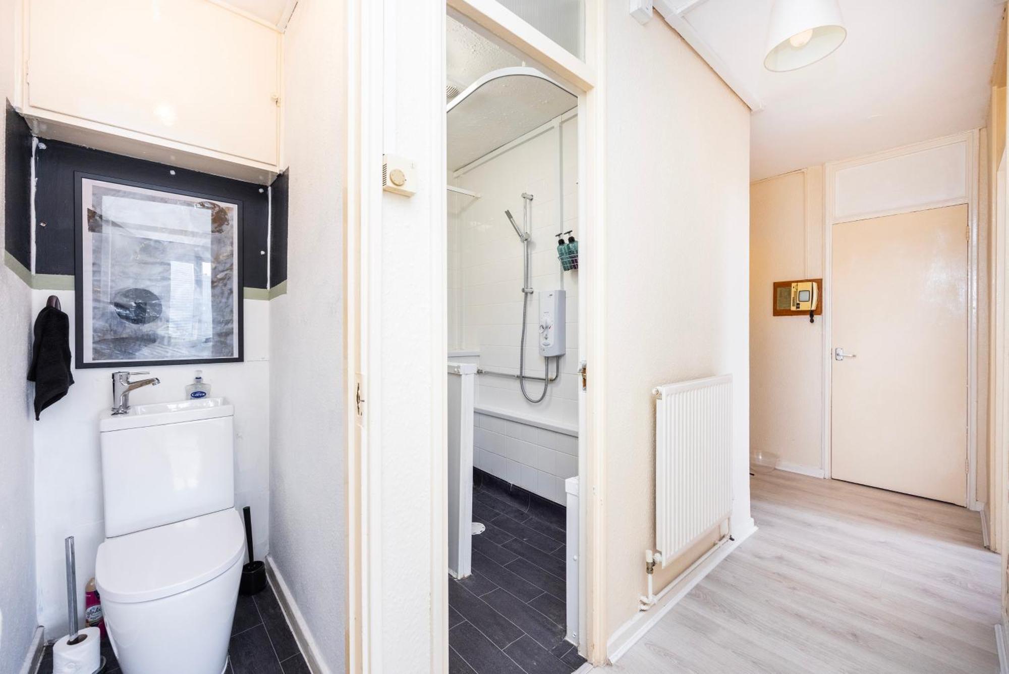 Poplar - Sleep 4-5 - Ideal For Business Travellers & Contractors - Near Canary Wharf And Dlr Station - Parking Tickets Available On Request *