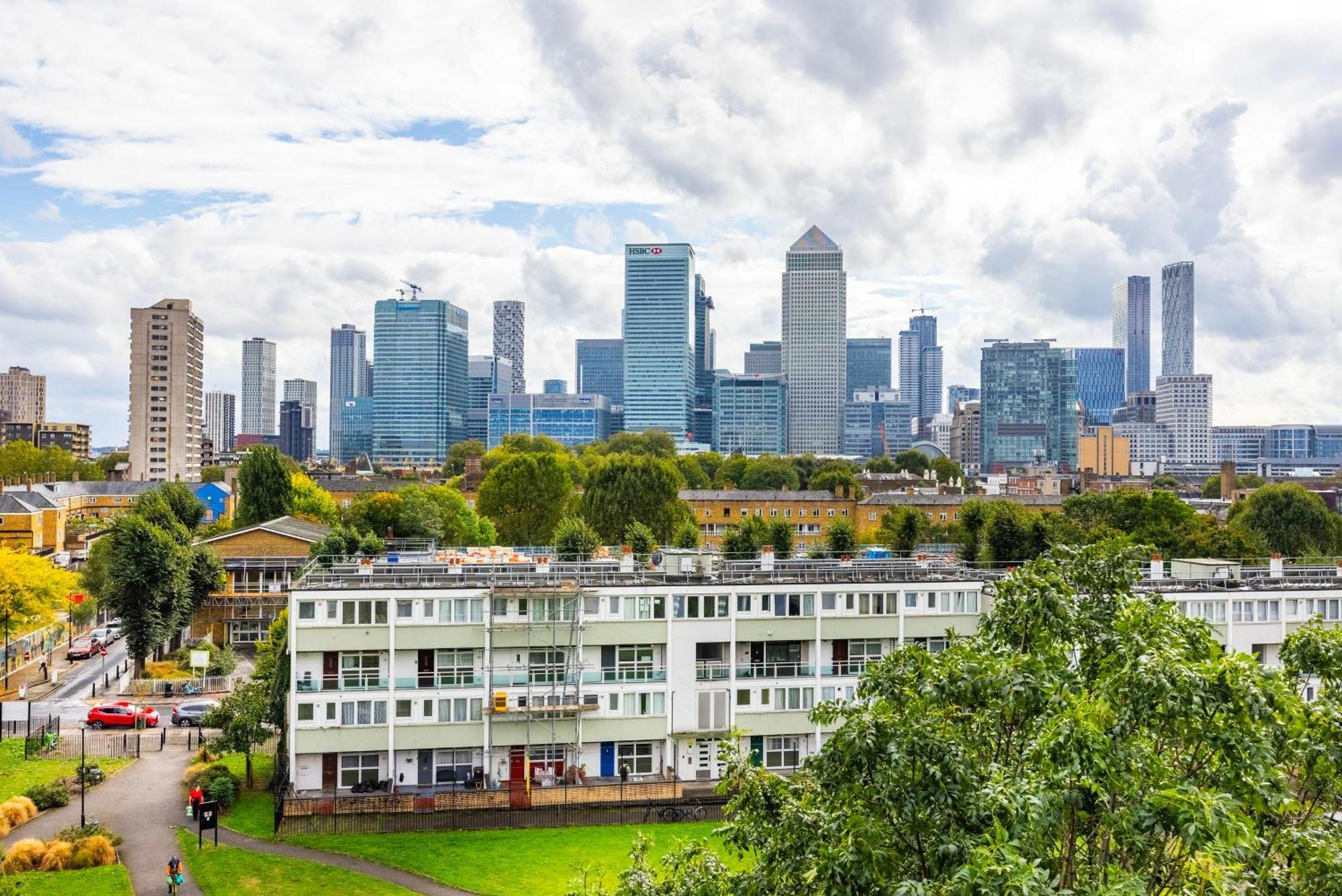 Poplar - Sleep 4-5 - Ideal For Business Travellers & Contractors - Near Canary Wharf And Dlr Station - Parking Tickets Available On Request