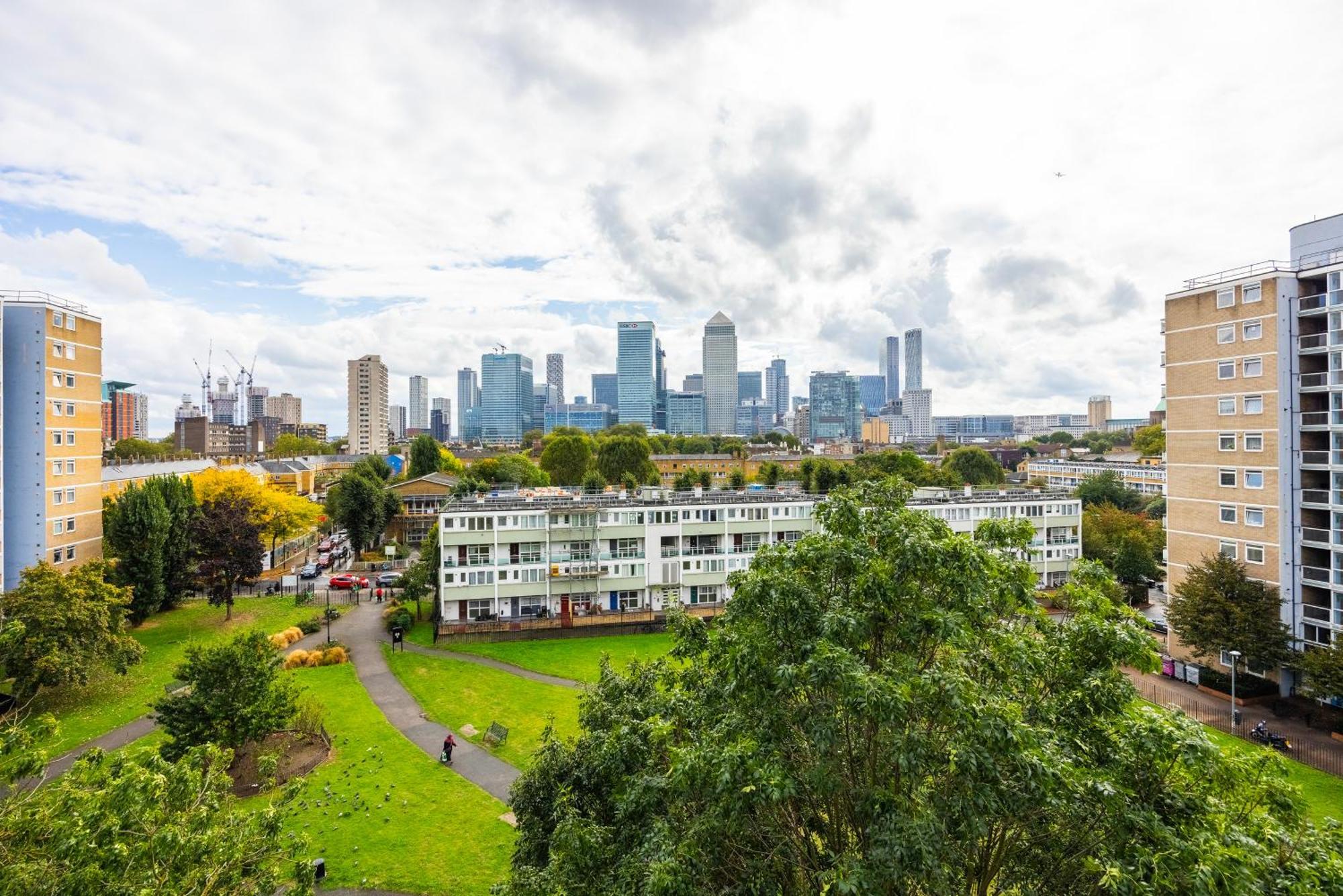 Poplar - Sleep 4-5 - Ideal For Business Travellers & Contractors - Near Canary Wharf And Dlr Station - Parking Tickets Available On Request Apartment