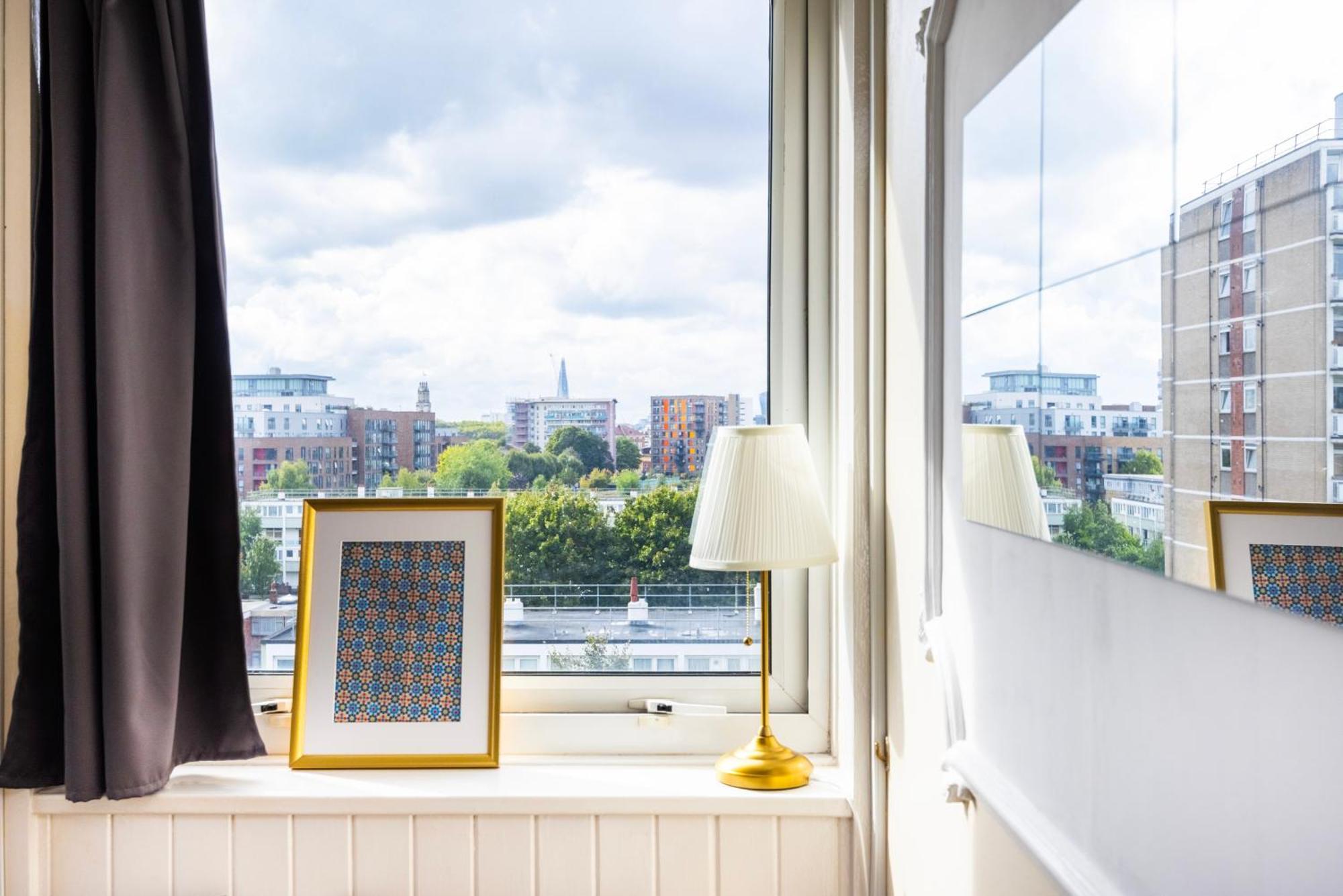 Apartment Poplar - Sleep 4-5 - Ideal For Business Travellers & Contractors - Near Canary Wharf And Dlr Station - Parking Tickets Available On Request London
