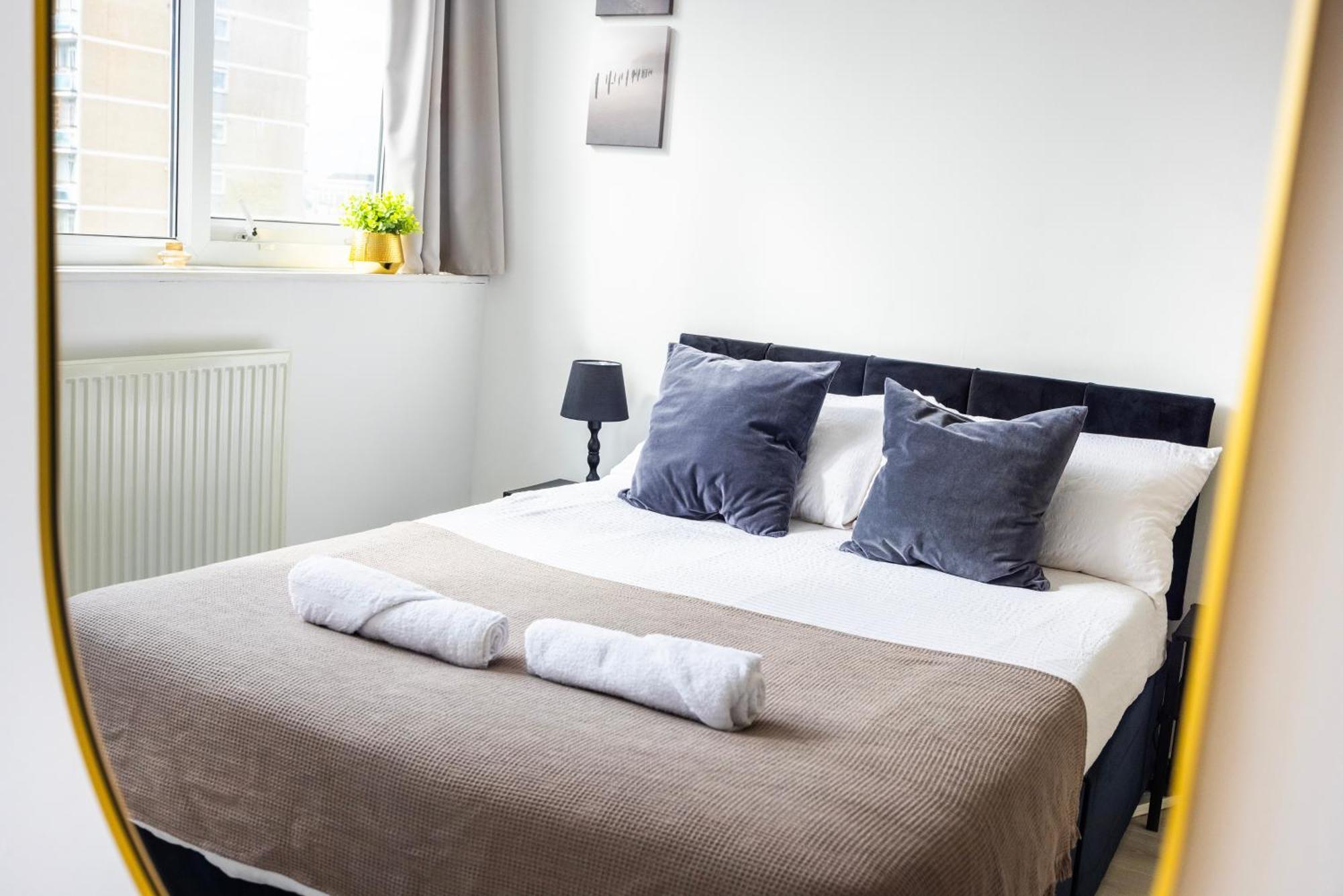 Poplar - Sleep 4-5 - Ideal For Business Travellers & Contractors - Near Canary Wharf And Dlr Station - Parking Tickets Available On Request London