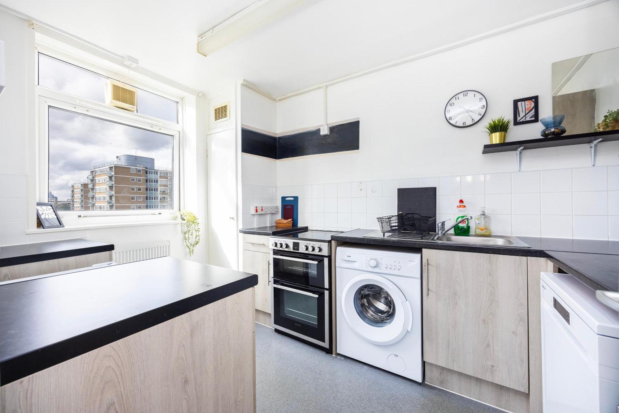 Poplar - Sleep 4-5 - Ideal For Business Travellers & Contractors - Near Canary Wharf And Dlr Station - Parking Tickets Available On Request Apartment *