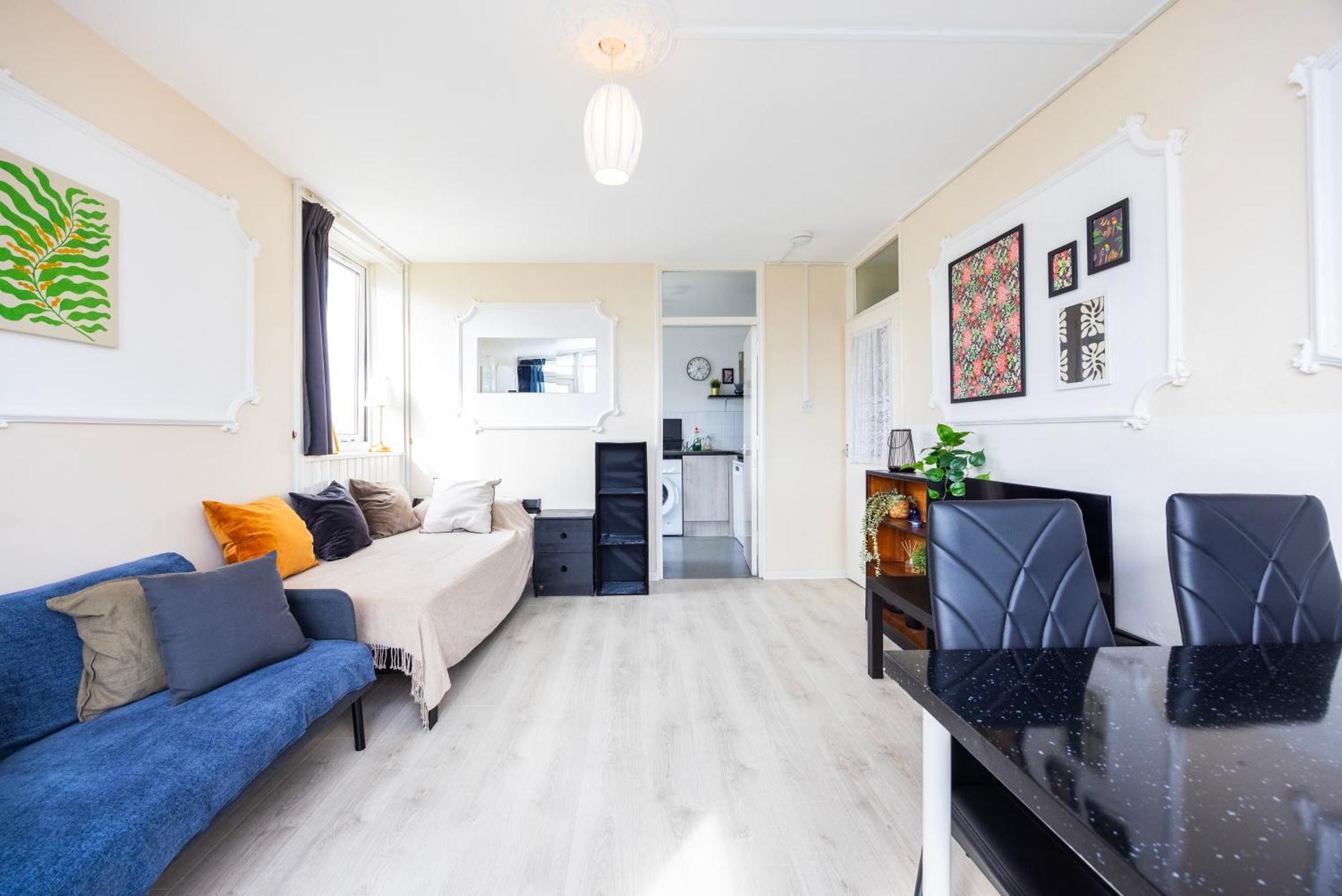 Apartment Poplar - Sleep 4-5 - Ideal For Business Travellers & Contractors - Near Canary Wharf And Dlr Station - Parking Tickets Available On Request *