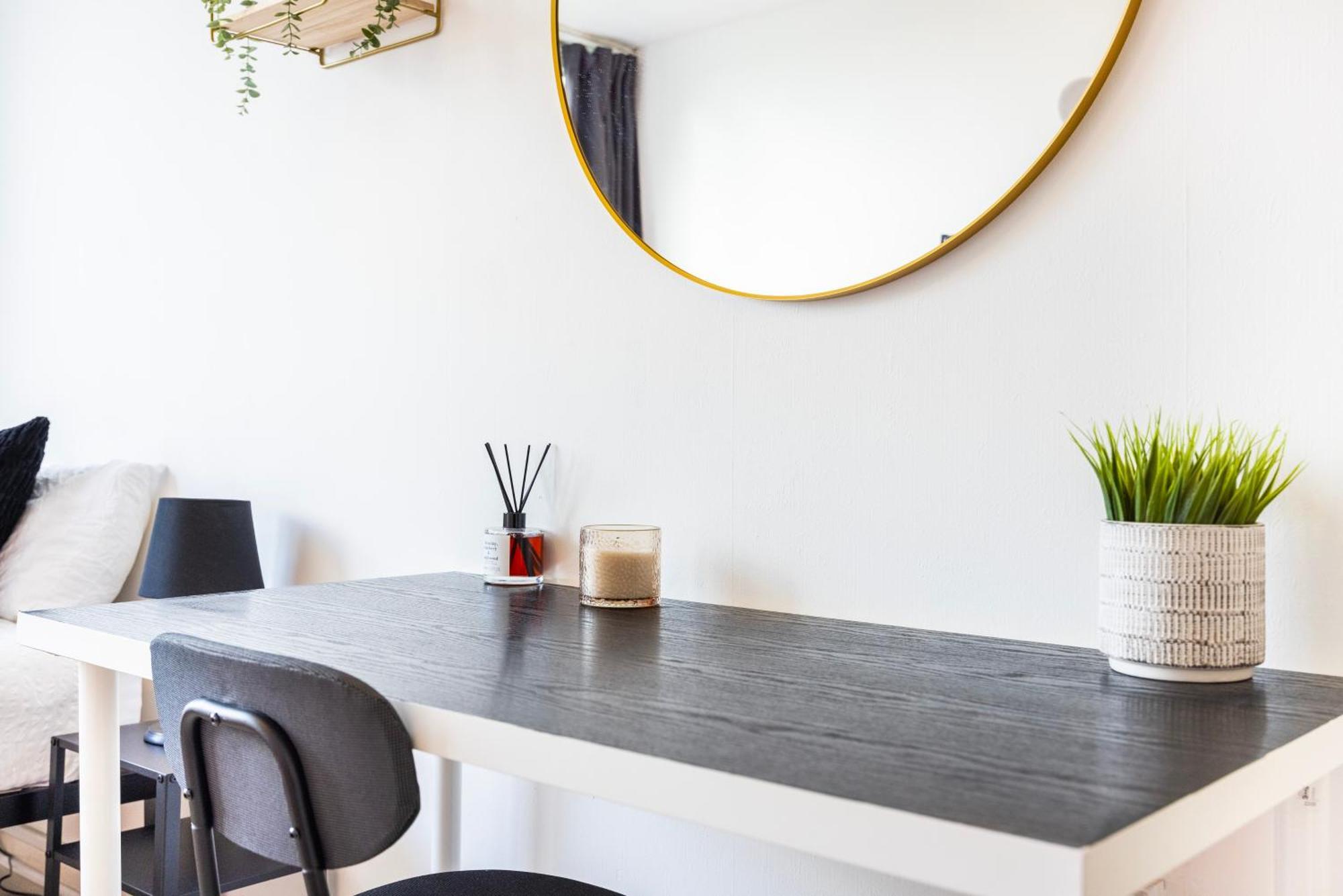 Apartment Poplar - Sleep 4-5 - Ideal For Business Travellers & Contractors - Near Canary Wharf And Dlr Station - Parking Tickets Available On Request London