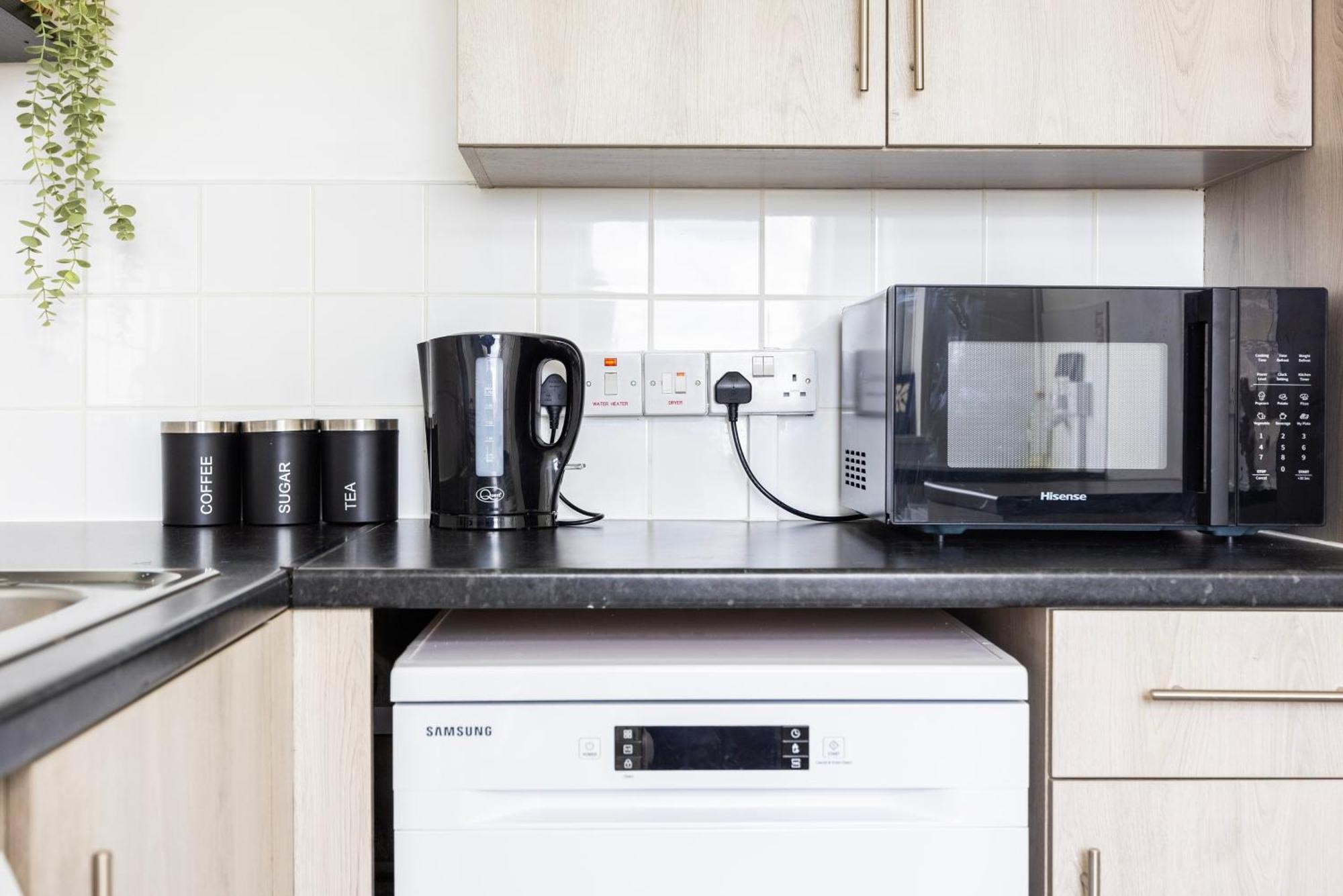 Apartment Poplar - Sleep 4-5 - Ideal For Business Travellers & Contractors - Near Canary Wharf And Dlr Station - Parking Tickets Available On Request