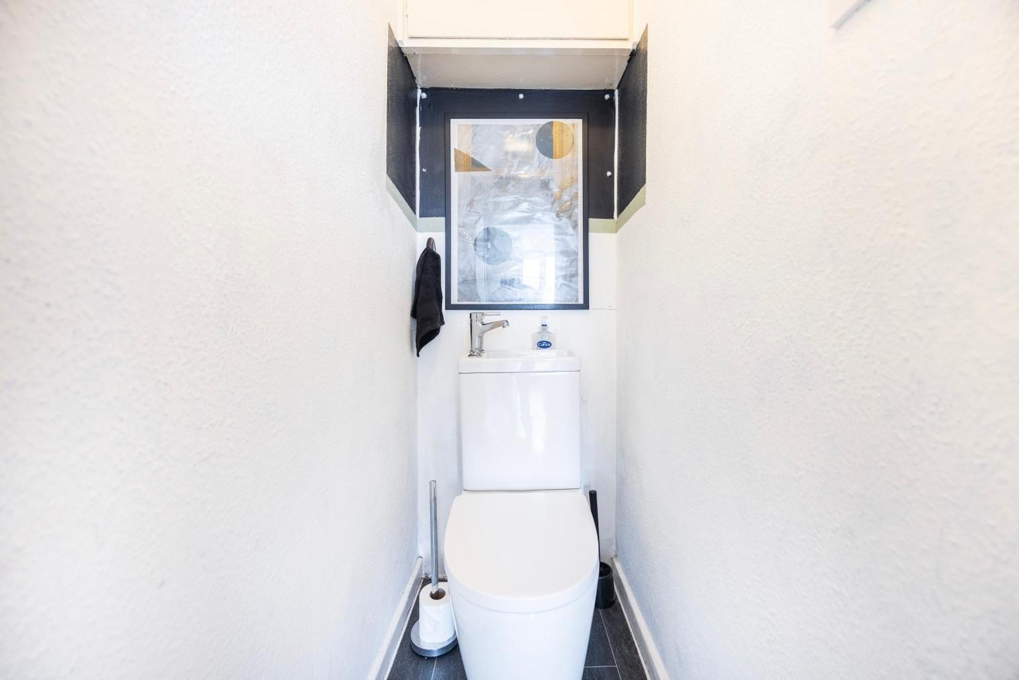 Apartment Poplar - Sleep 4-5 - Ideal For Business Travellers & Contractors - Near Canary Wharf And Dlr Station - Parking Tickets Available On Request *