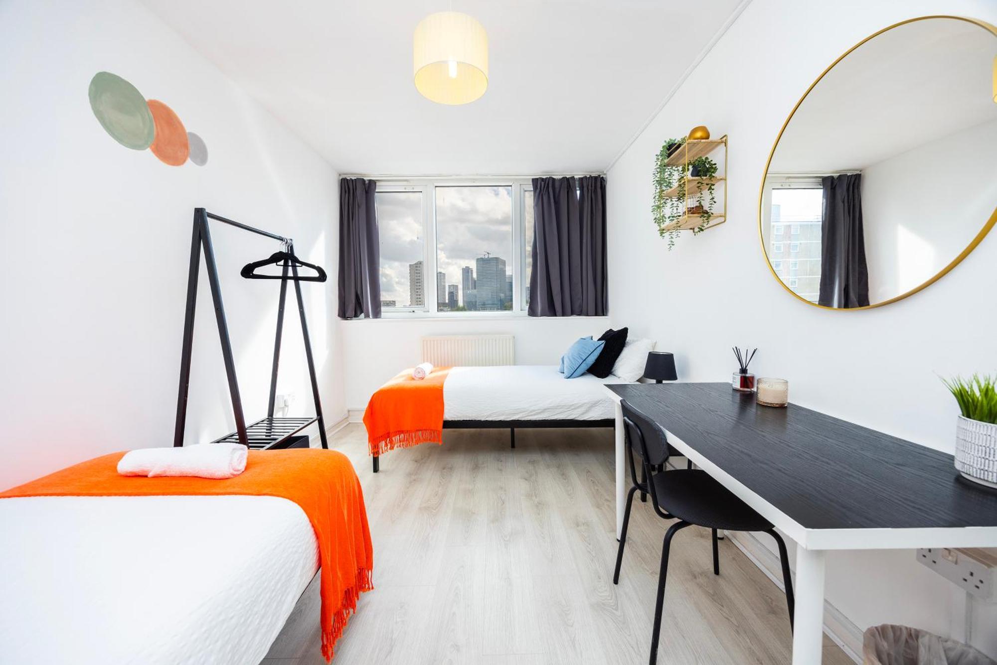 Apartment Poplar - Sleep 4-5 - Ideal For Business Travellers & Contractors - Near Canary Wharf And Dlr Station - Parking Tickets Available On Request London