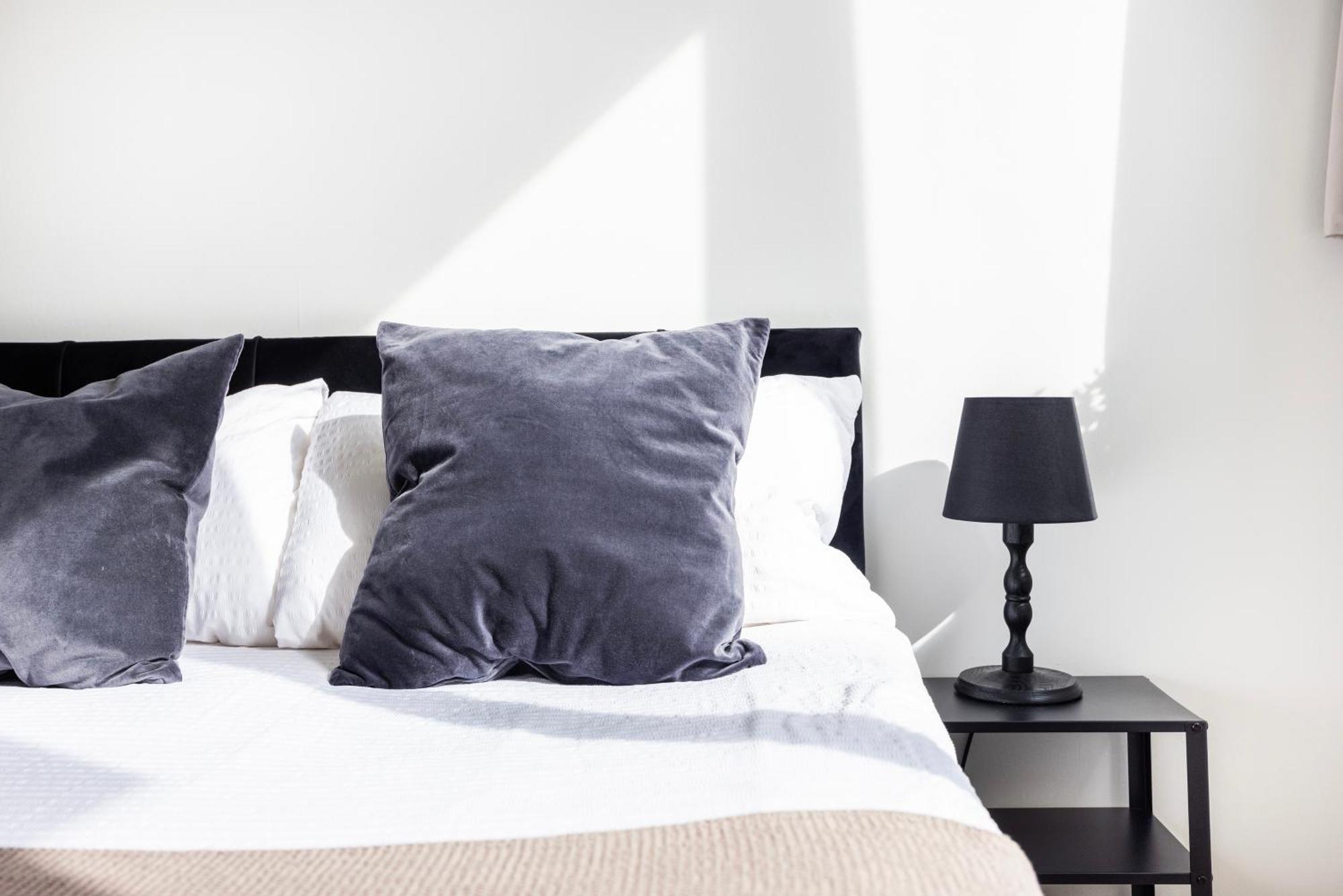 Apartment Poplar - Sleep 4-5 - Ideal For Business Travellers & Contractors - Near Canary Wharf And Dlr Station - Parking Tickets Available On Request