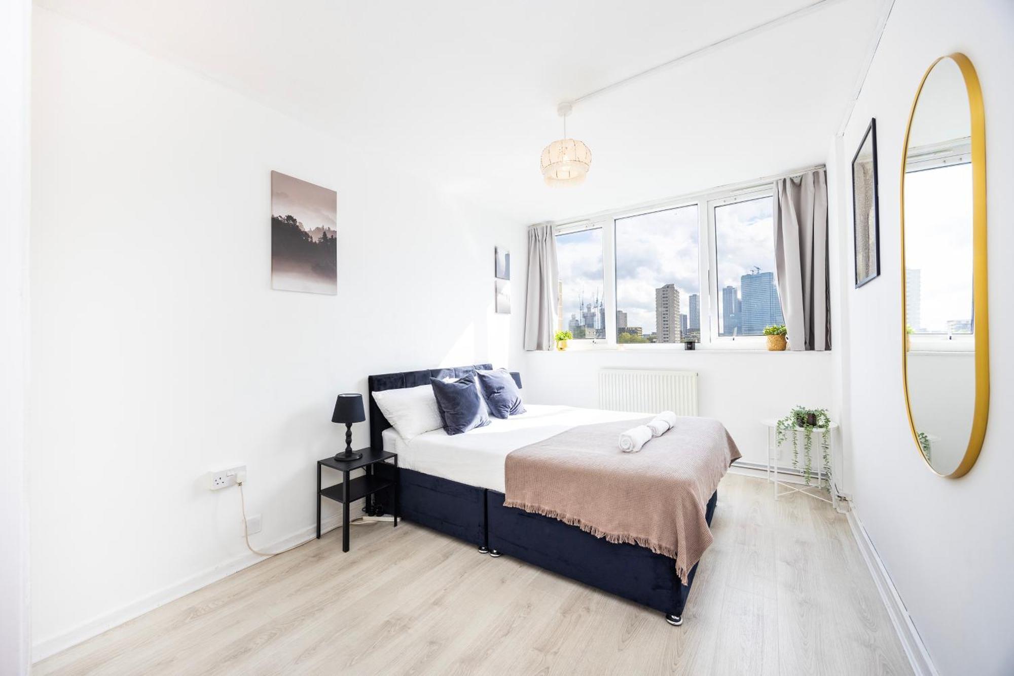 Poplar - Sleep 4-5 - Ideal For Business Travellers & Contractors - Near Canary Wharf And Dlr Station - Parking Tickets Available On Request *