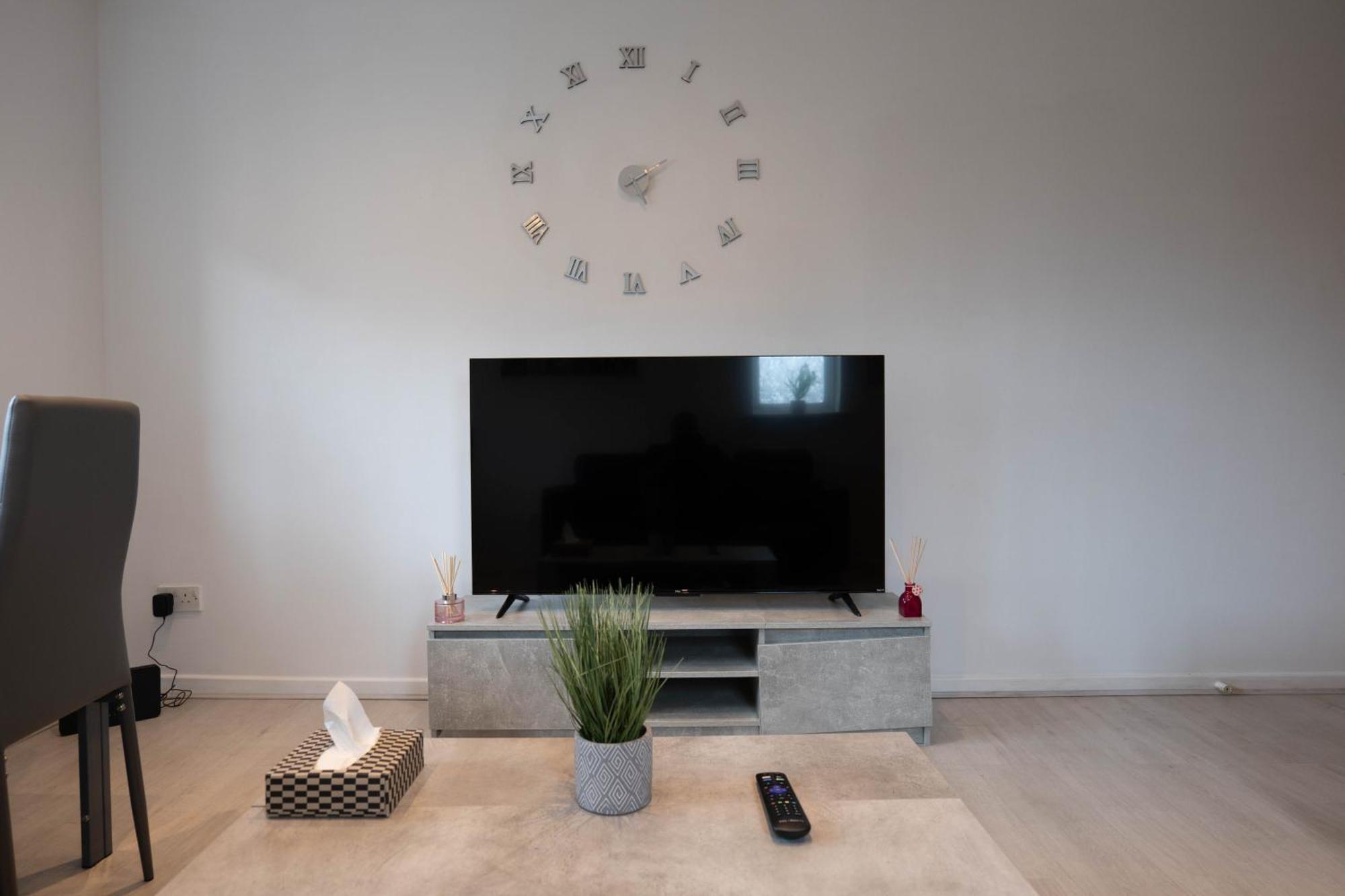 Apartment Beckton Docklands - 1 Bedroom - Sleeps 4 - Wifi *