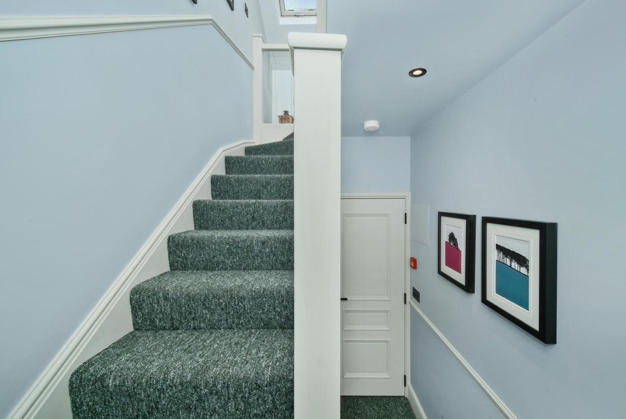 Nine Elms Modern Apartment