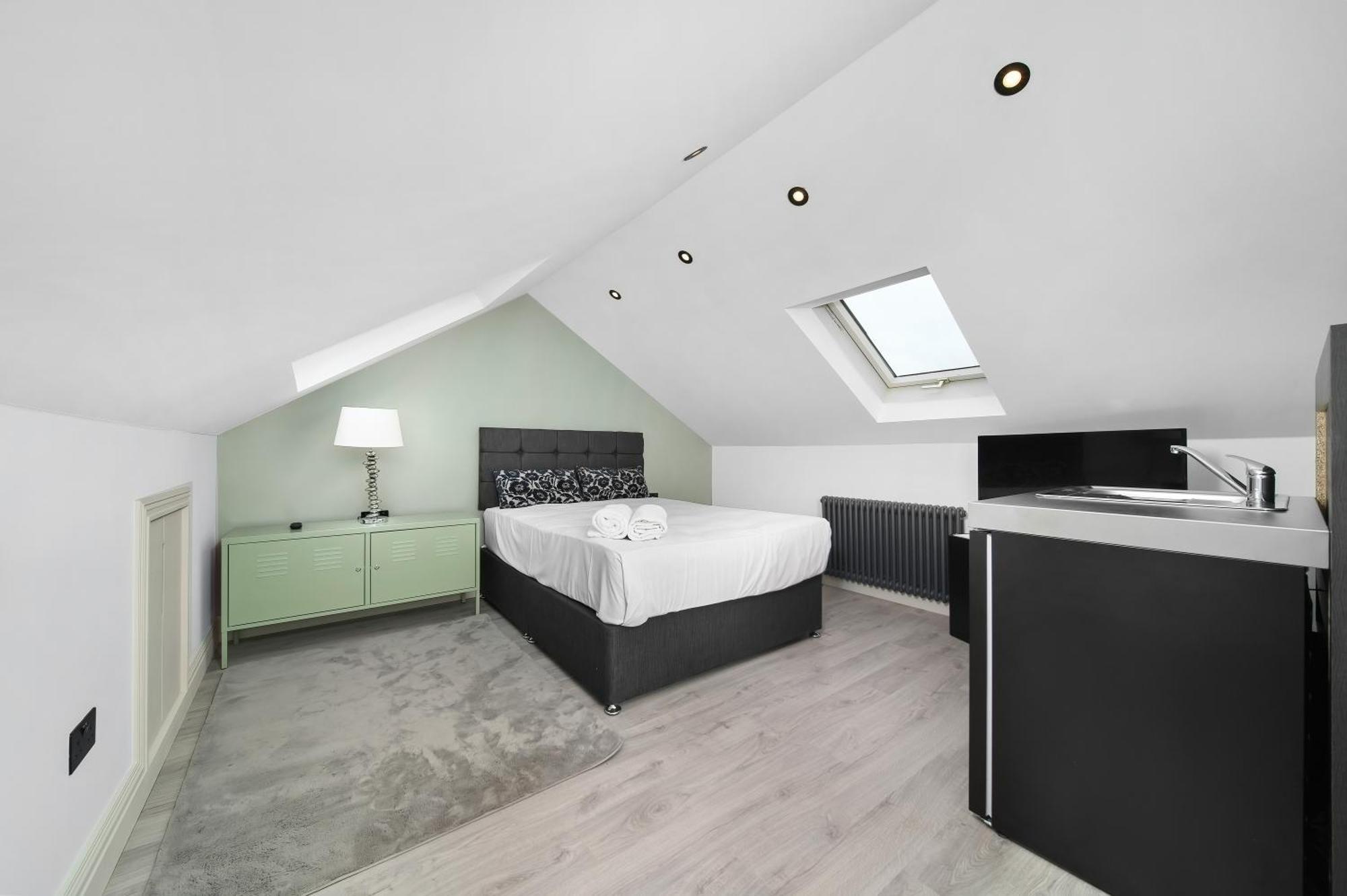 Nine Elms Modern Apartment London