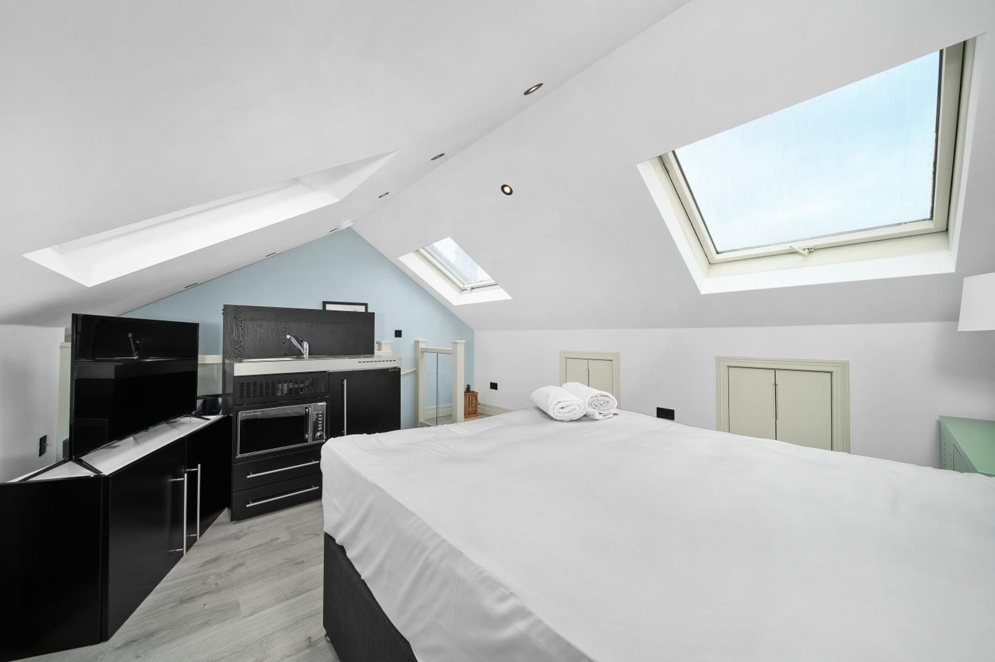 Nine Elms Modern Apartment *