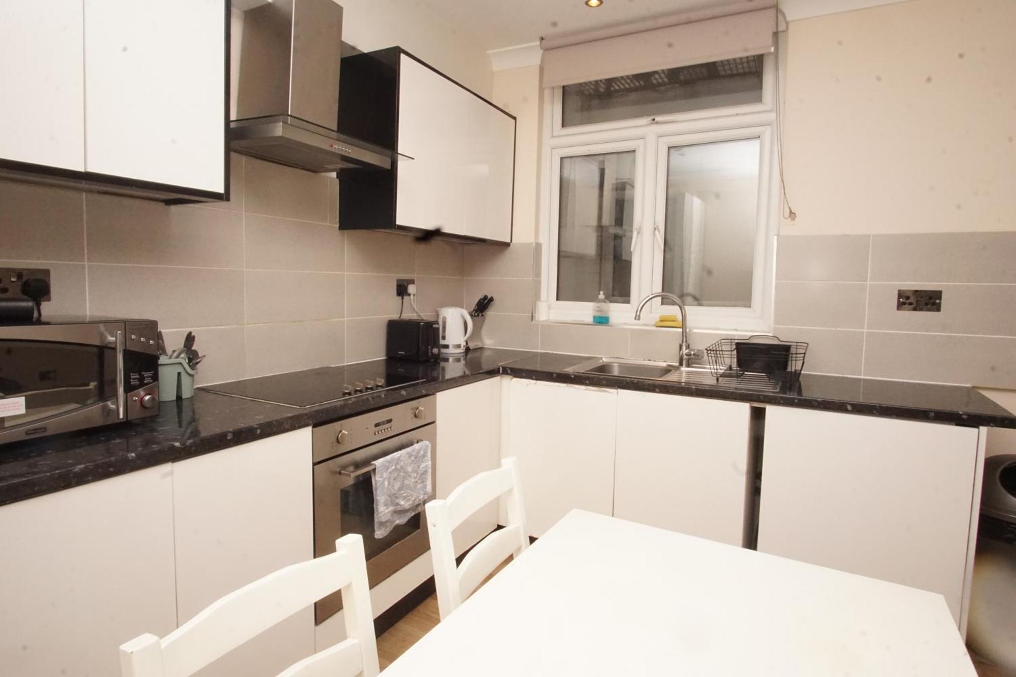 Evergreen Apartments- Flat 2 Leilighet