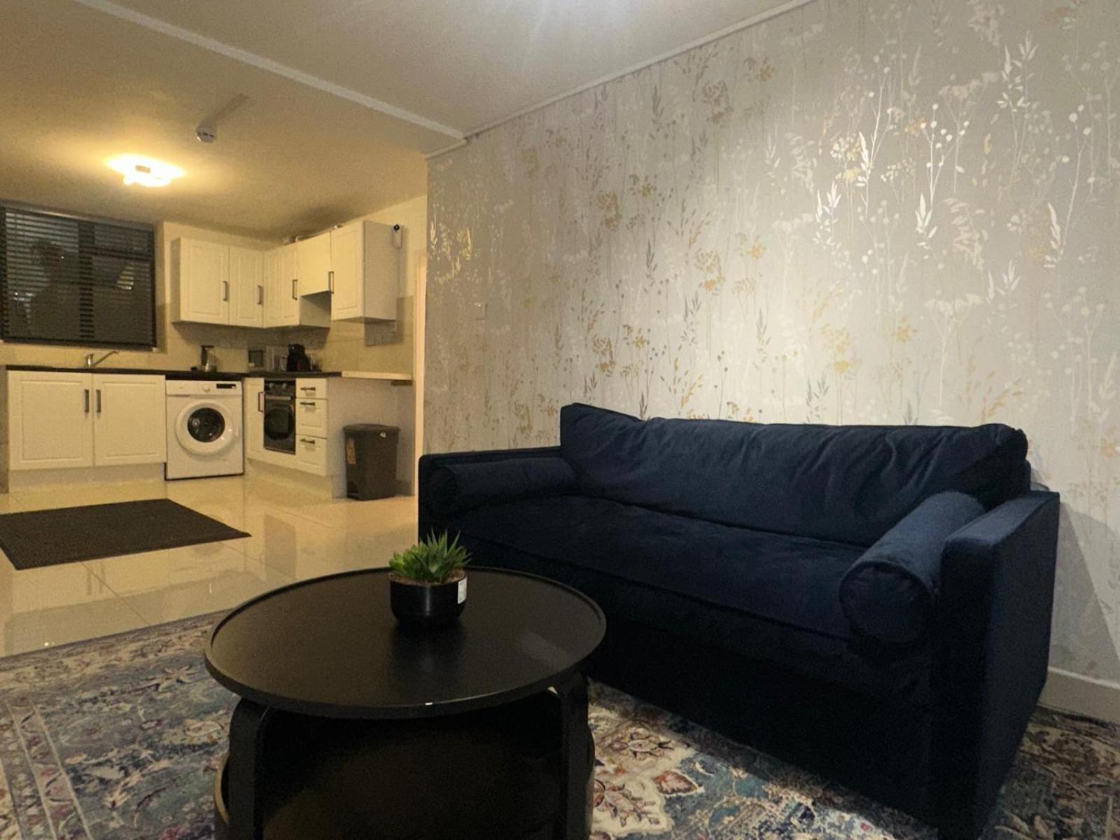 Stylish Garden-level Flat In Chiswick Apartment London