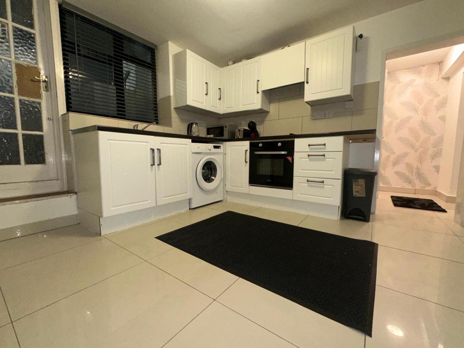 Stylish Garden-level Flat In Chiswick Apartment London