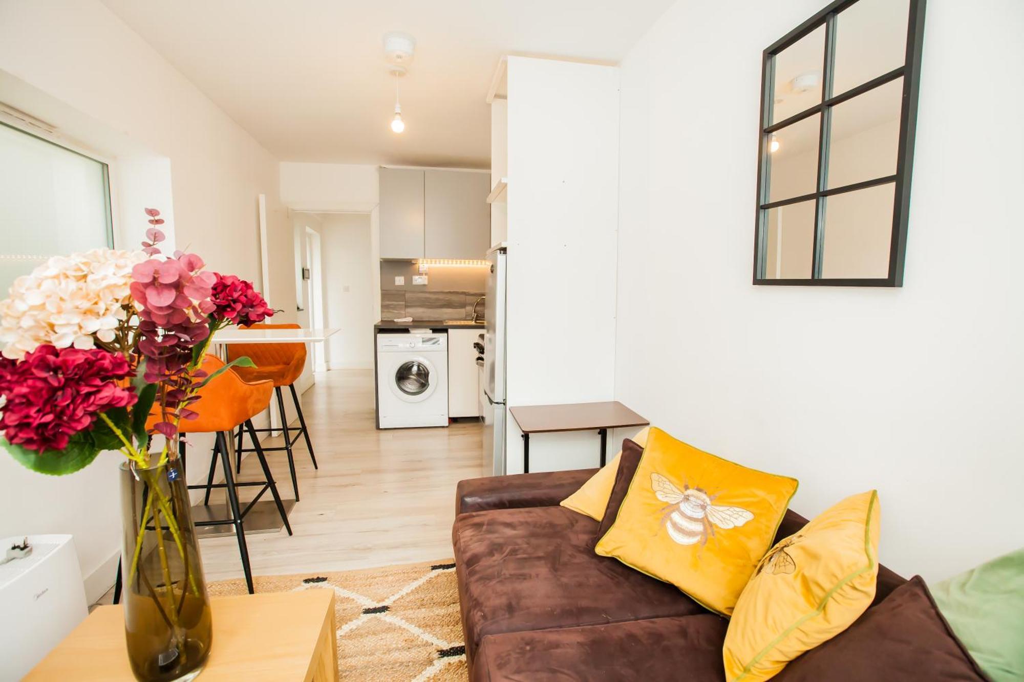 Apartamento Coombe Hill 2 Bedroom House & Parking