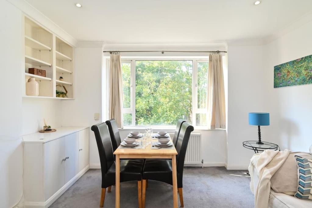 3-bedroom With Parking In Maida Vale Leilighet