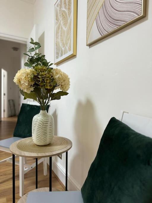 64 Queen's Grove Nw8 6er A-full Address *