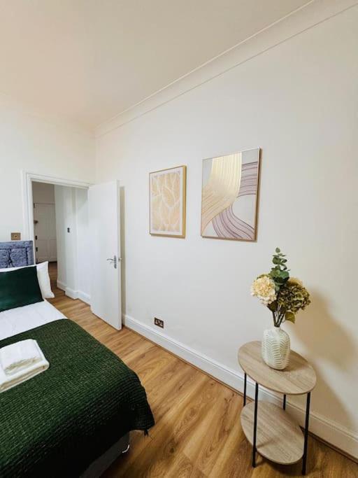 64 Queen's Grove Nw8 6er A-full Address * London