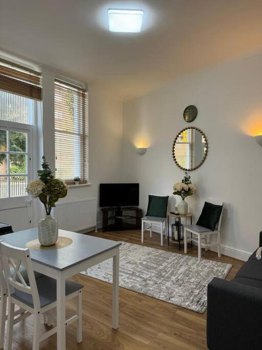 Apartment 64 Queen's Grove Nw8 6er A-full Address