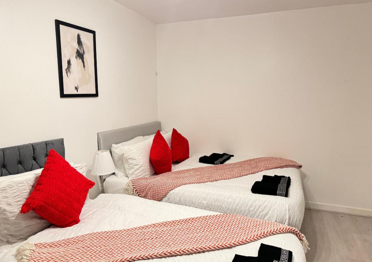 Apartment Luxe Sleeps 14 - Wandsworth & Putney Bridge - 4 Bedrooms London