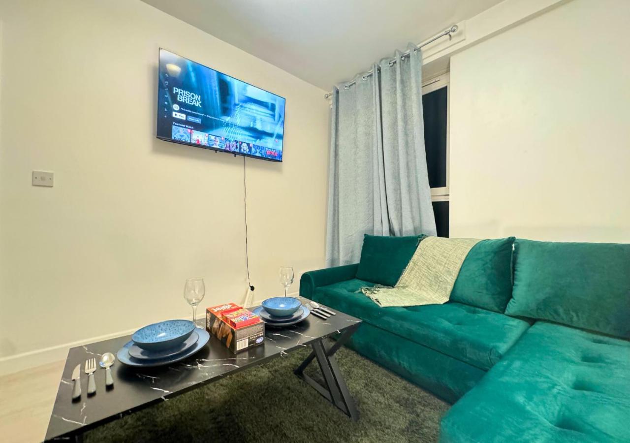 Apartment Luxe Sleeps 14 - Wandsworth & Putney Bridge - 4 Bedrooms London