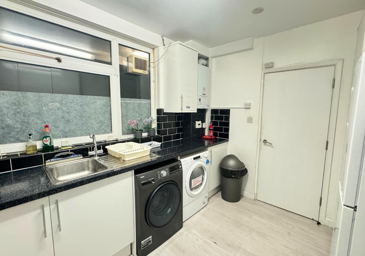 Apartment Luxe Sleeps 14 - Wandsworth & Putney Bridge - 4 Bedrooms