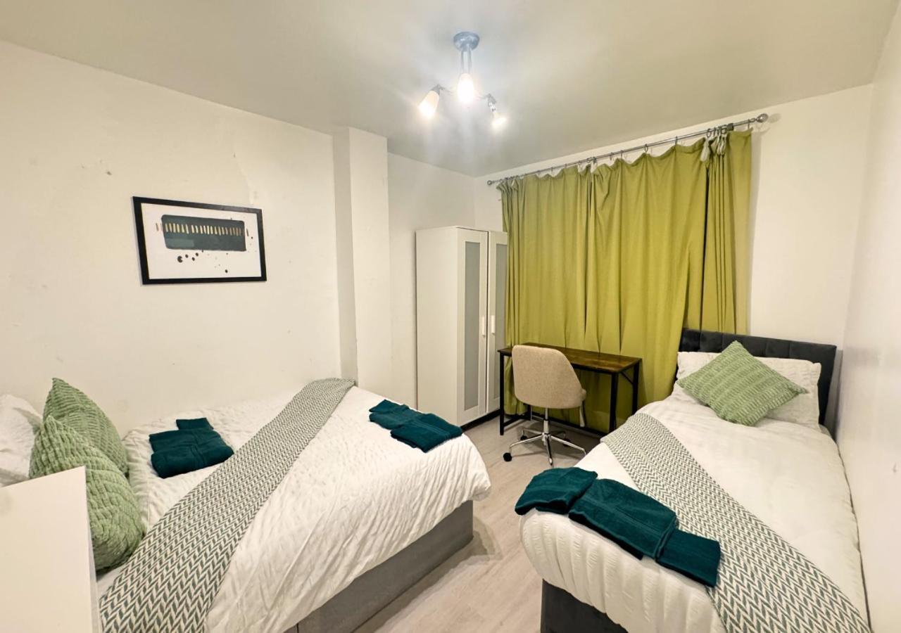 Luxe Sleeps 14 - Wandsworth & Putney Bridge - 4 Bedrooms Apartment *