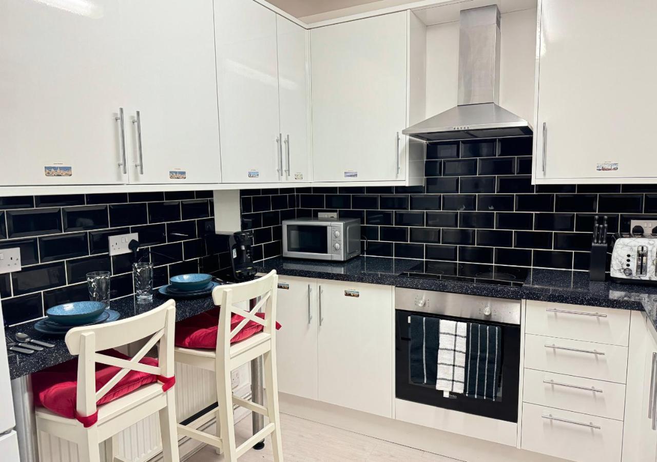 Apartment Luxe Sleeps 14 - Wandsworth & Putney Bridge - 4 Bedrooms *