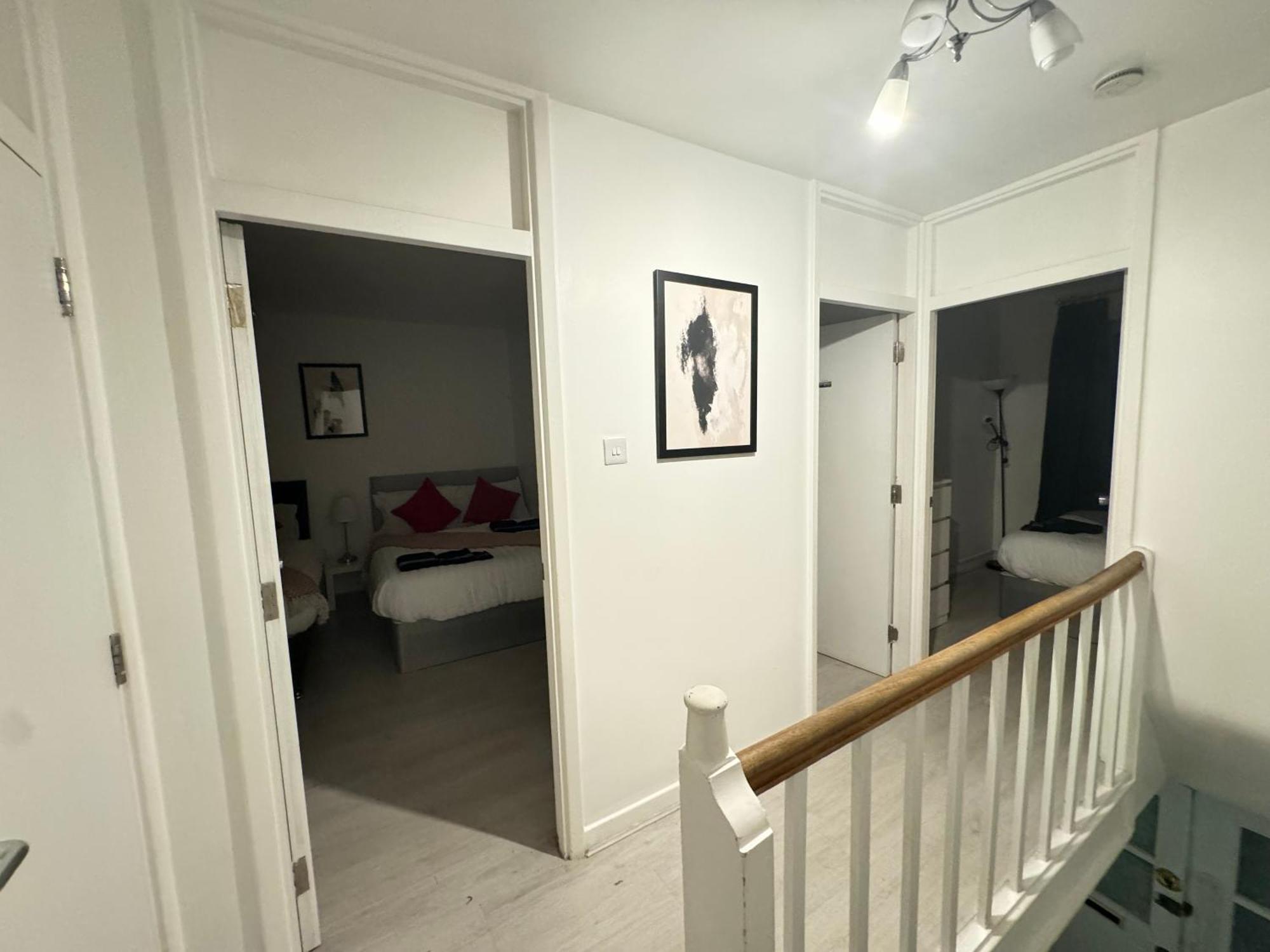 Luxe Sleeps 14 - Wandsworth & Putney Bridge - 4 Bedrooms Apartment London