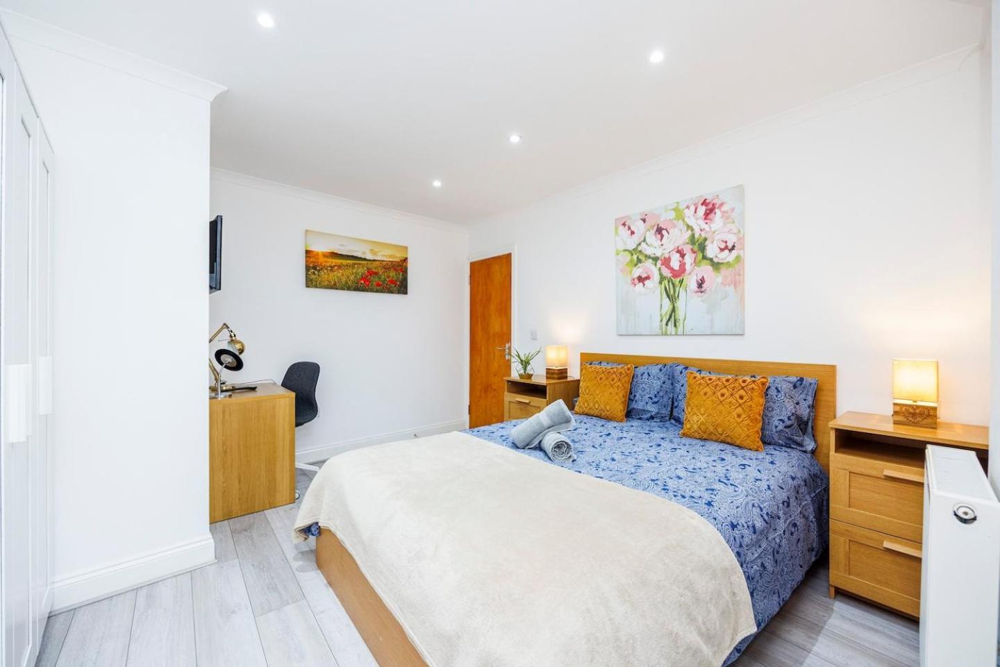 Three Bedrooms 3 Bathrooms In London