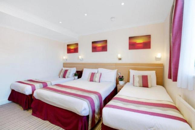 Hotel Queens Park Premier Hyde Park 4*