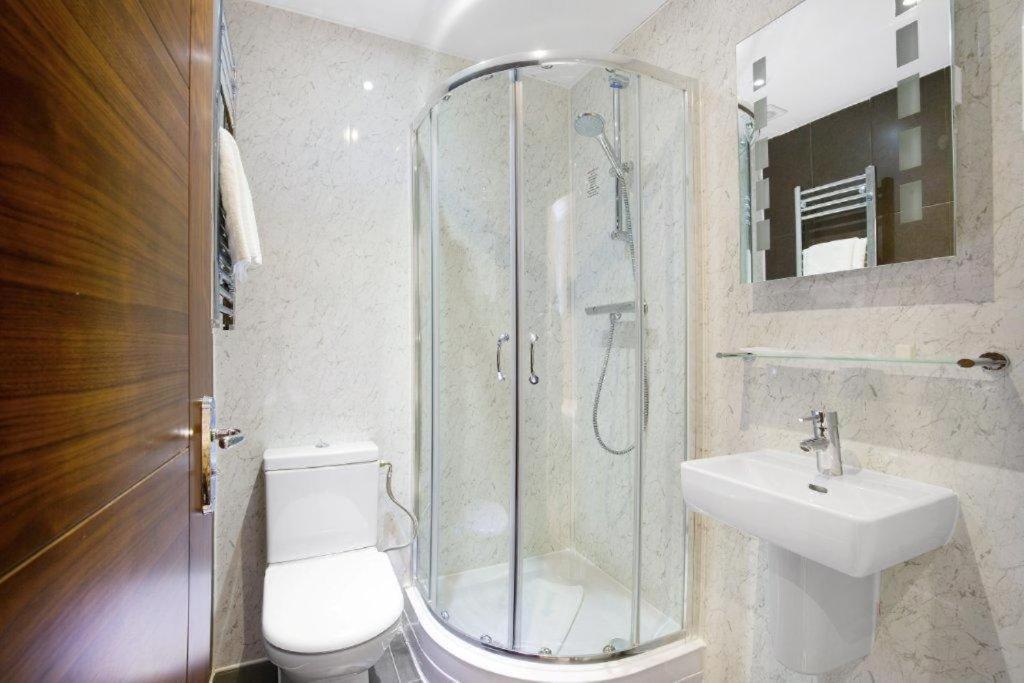 Hotel Queens Park Premier Hyde Park London
