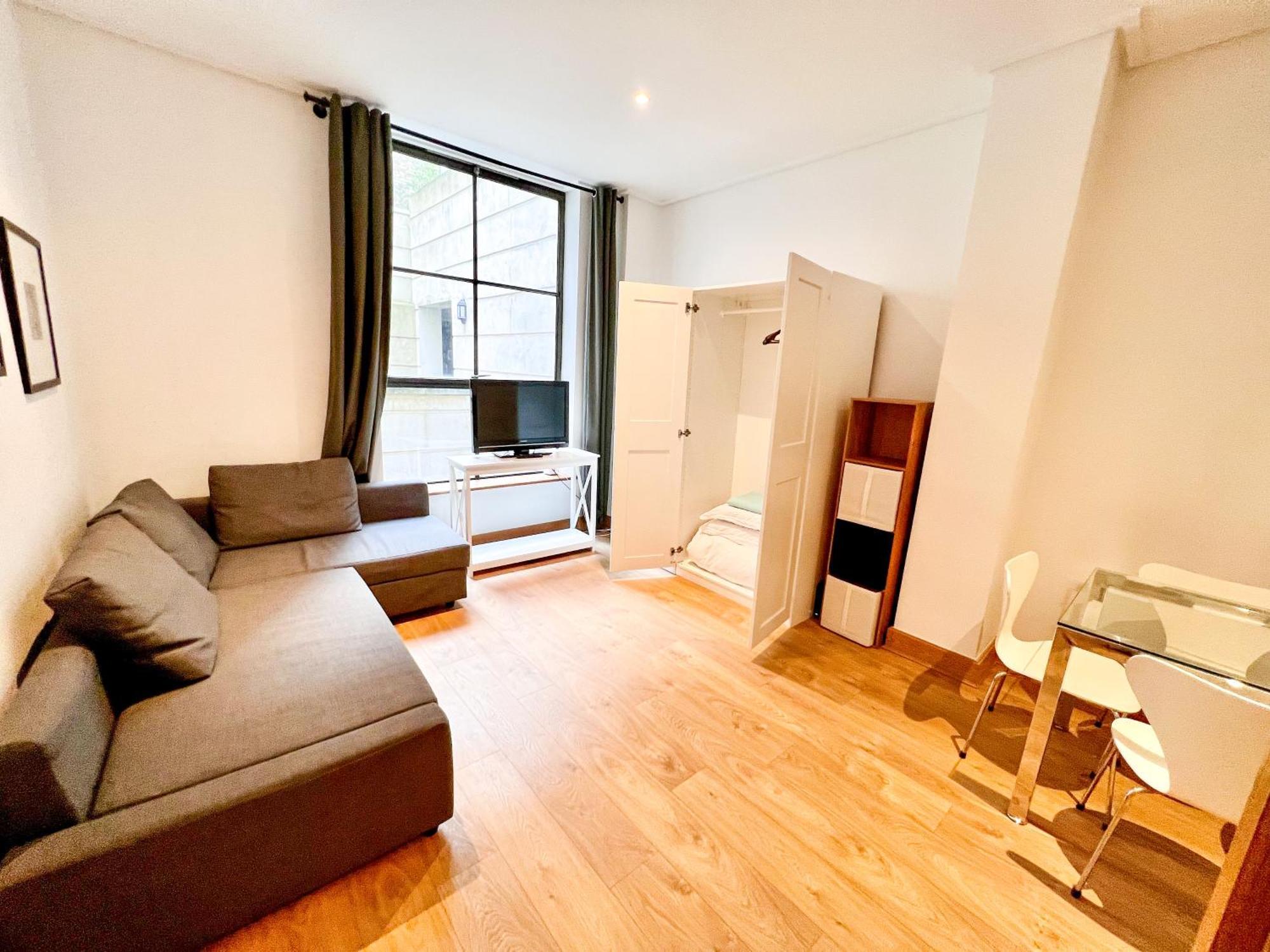 Excellent Entire Between St Pauls Cathedral And Covent Garden Leilighet London