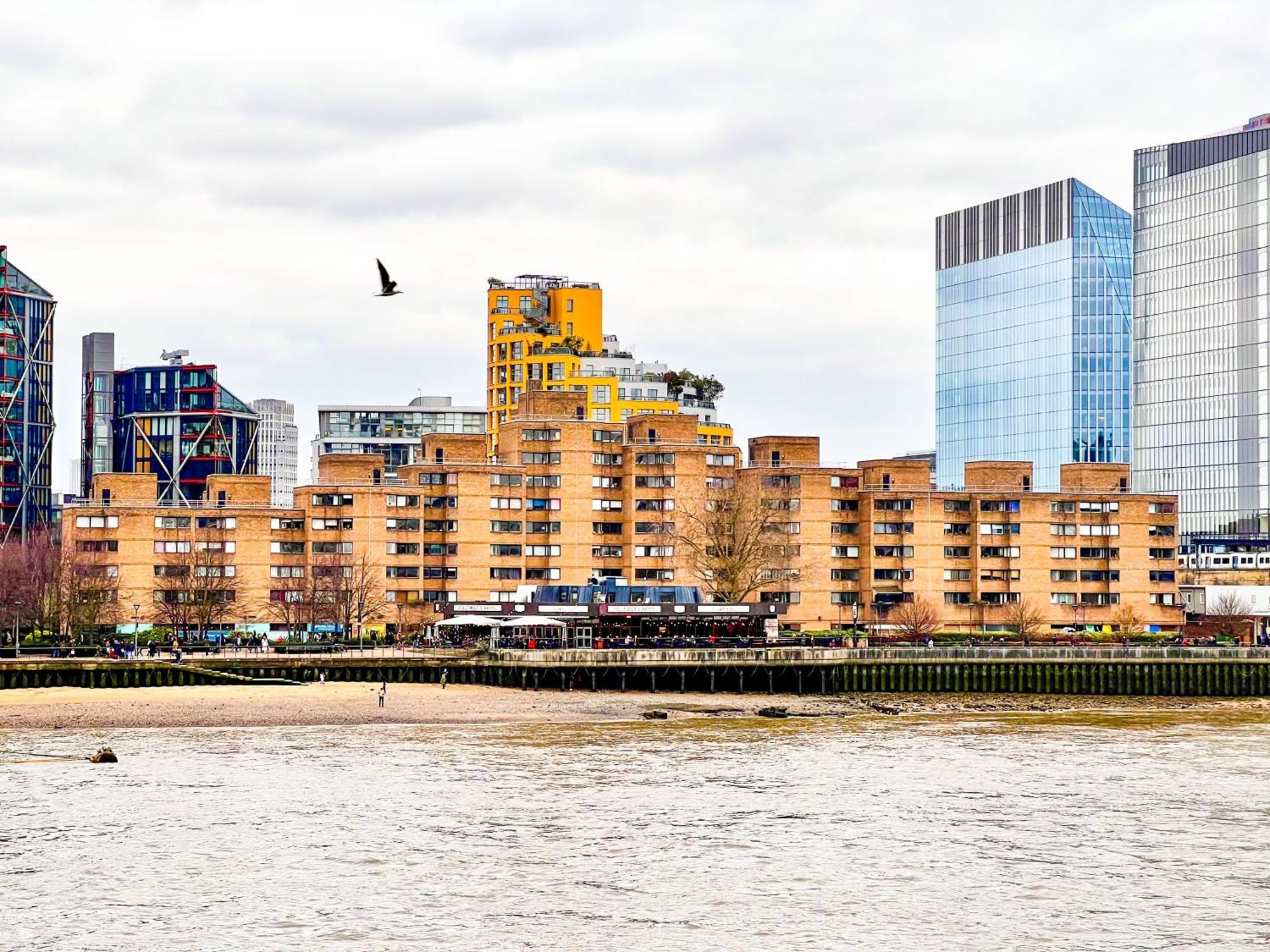 Happy River Thames View Entire London