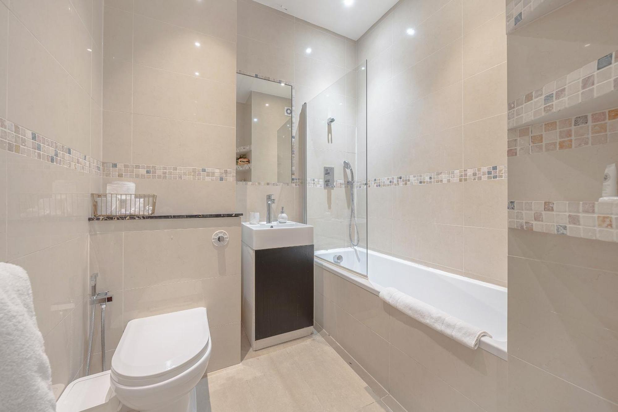 Luxurious Two-bedroom Haven In Marylebone *