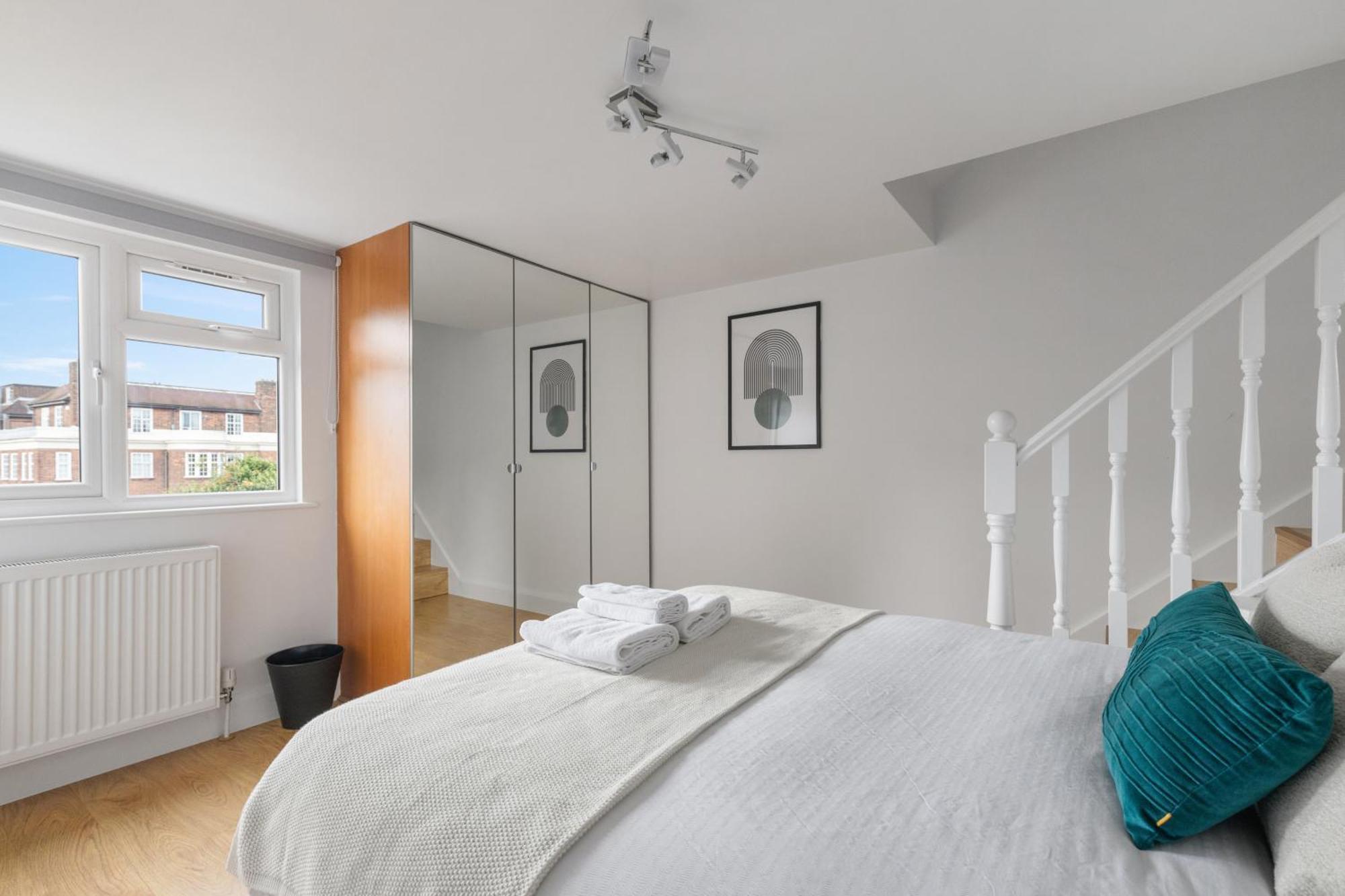 The Hampstead Hideaway - Free Parking - Close To Ldn * London