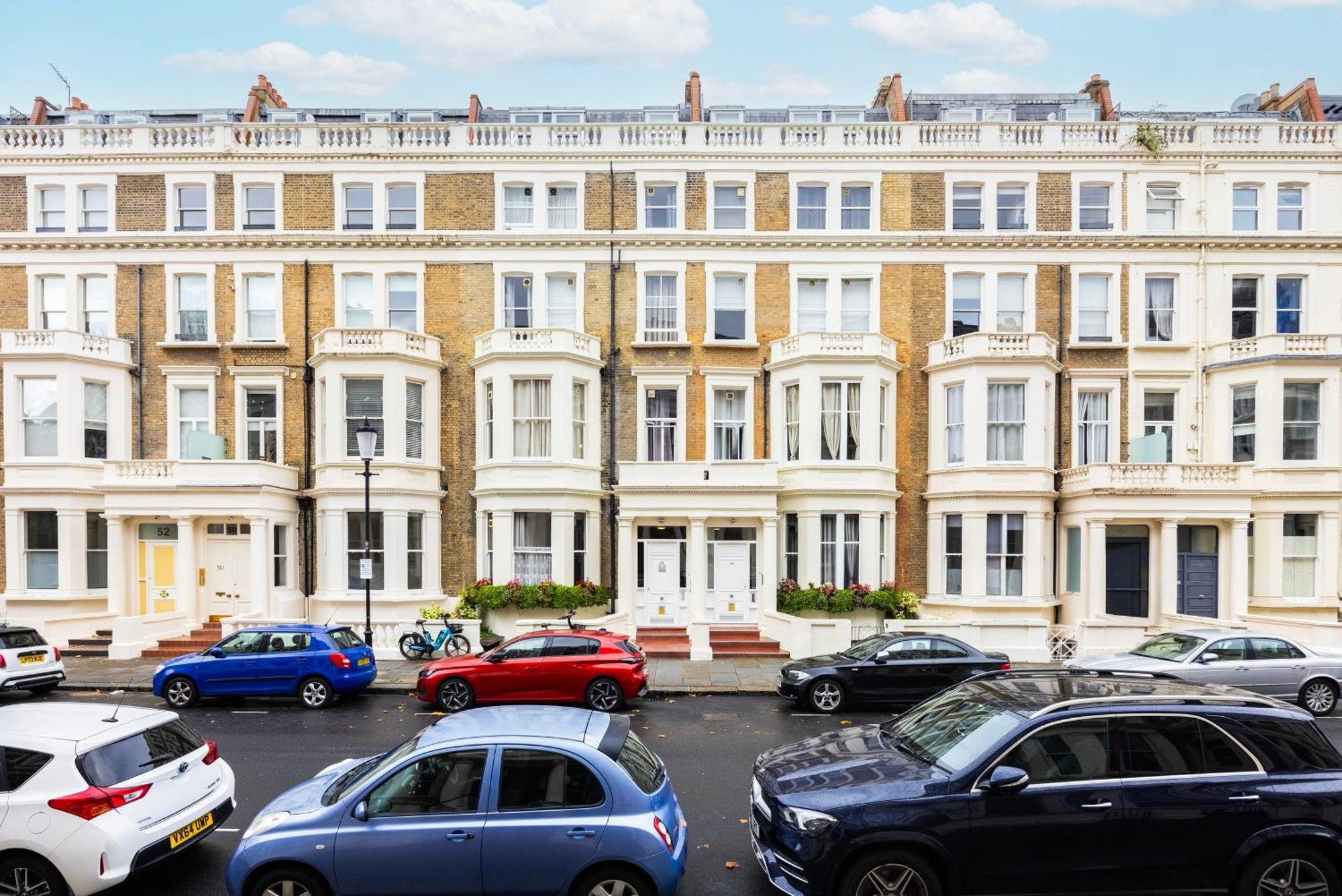 Modern 1 Bedroom Near Earls Court Apartment *