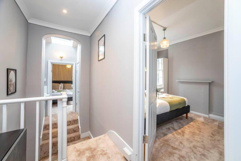 2 Bedroom Flat In Notting Hill London