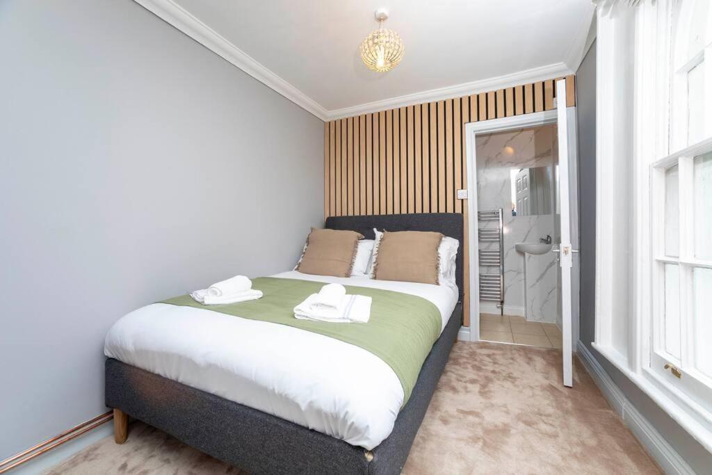 2 Bedroom Flat In Notting Hill * London