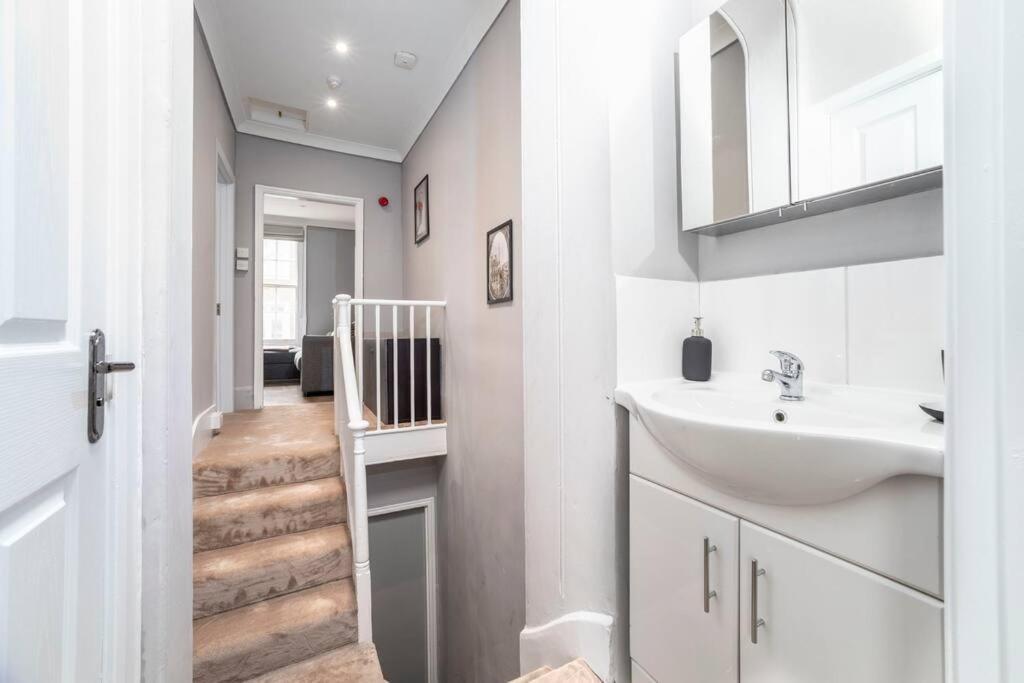 Apartment 2 Bedroom Flat In Notting Hill *