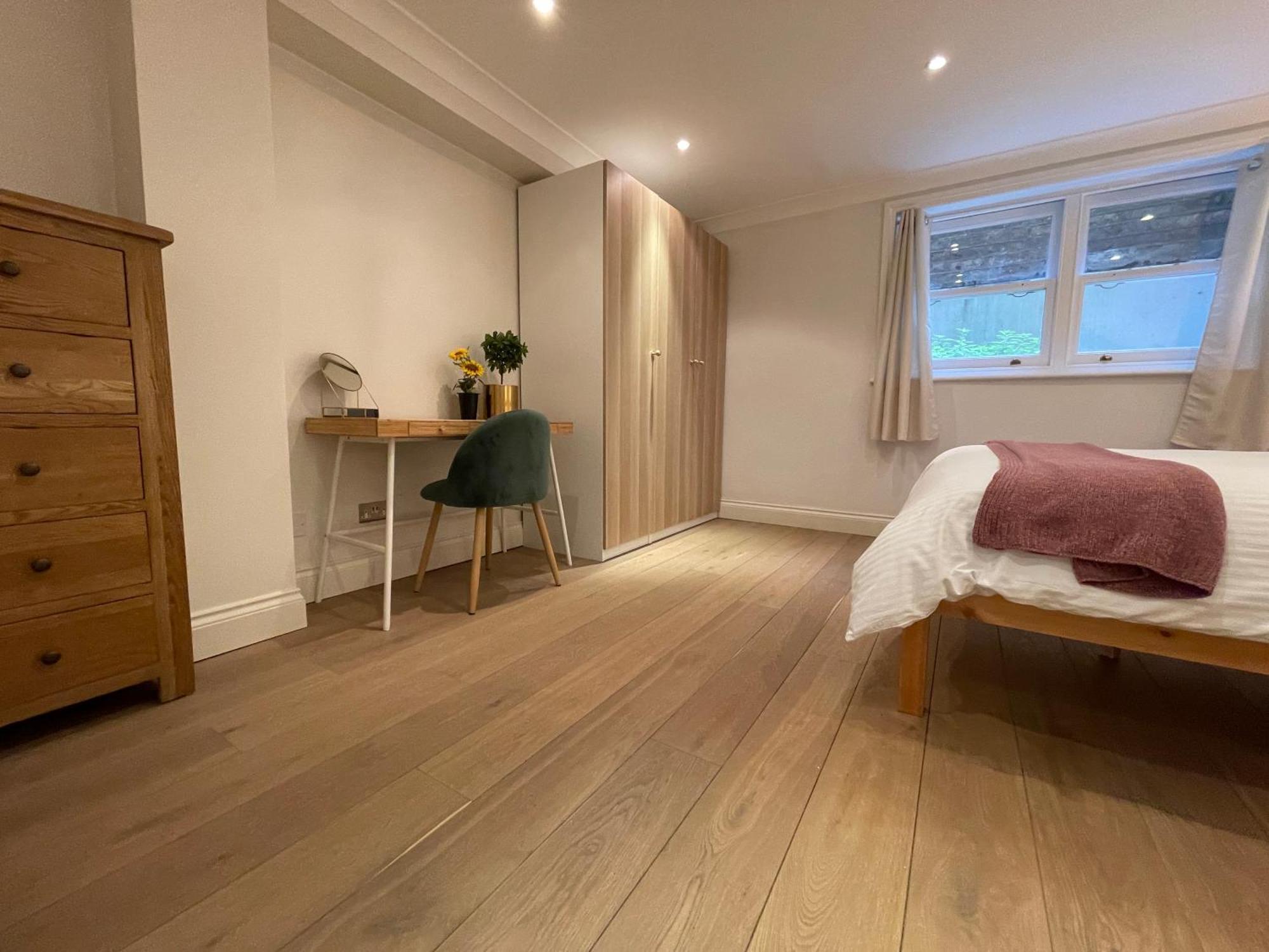 5 Bed House - Fancy - Sleep Up To 12 - Londen