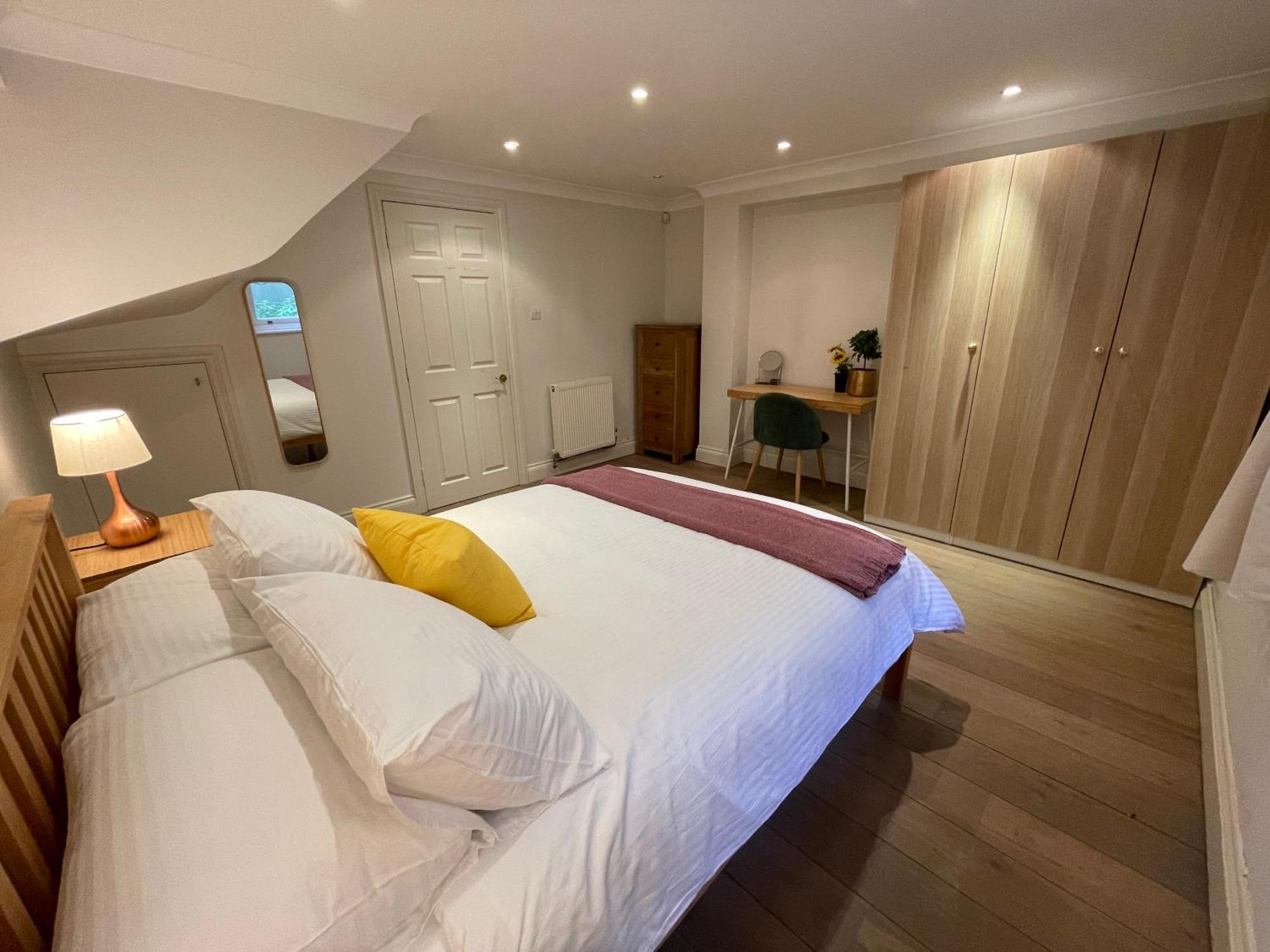 Vakantiehuis 5 Bed House - Fancy - Sleep Up To 12 - Londen