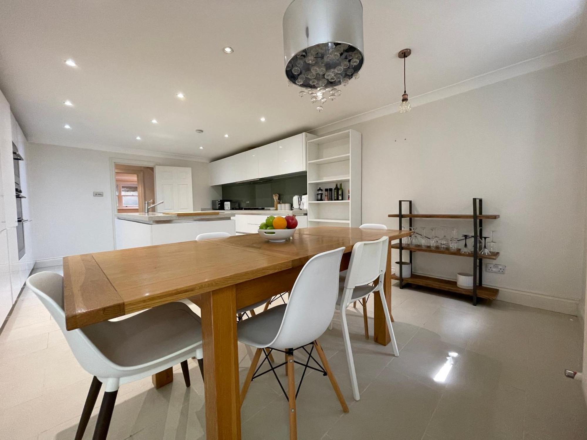 5 Bed House - Fancy - Sleep Up To 12 - Londen