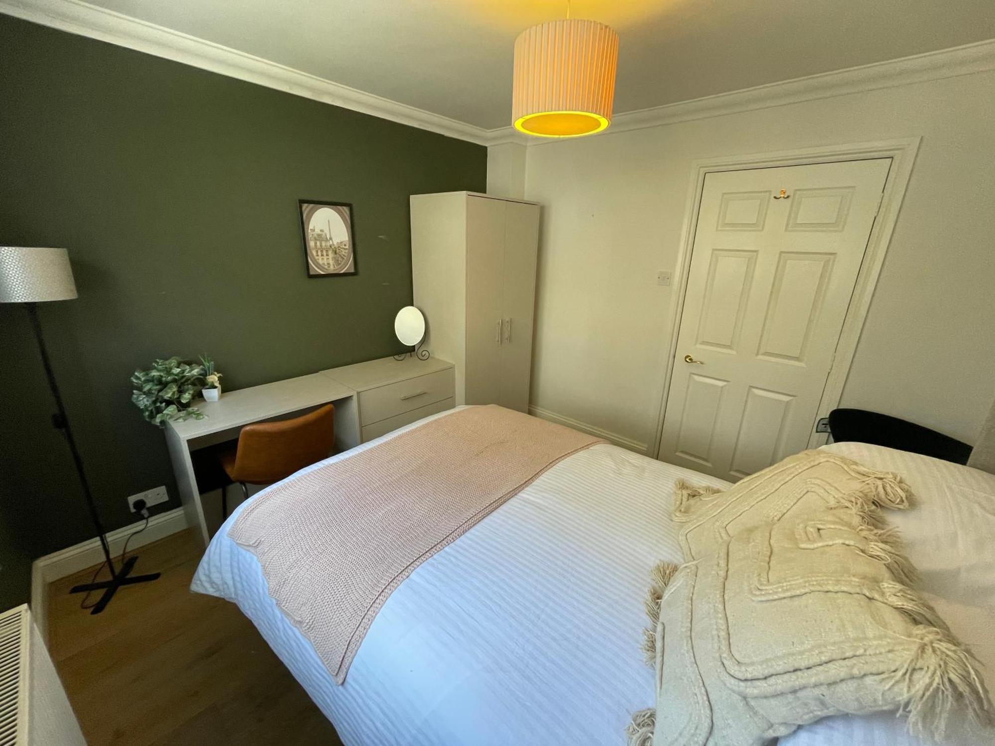 Vakantiehuis 5 Bed House - Fancy - Sleep Up To 12 - Londen